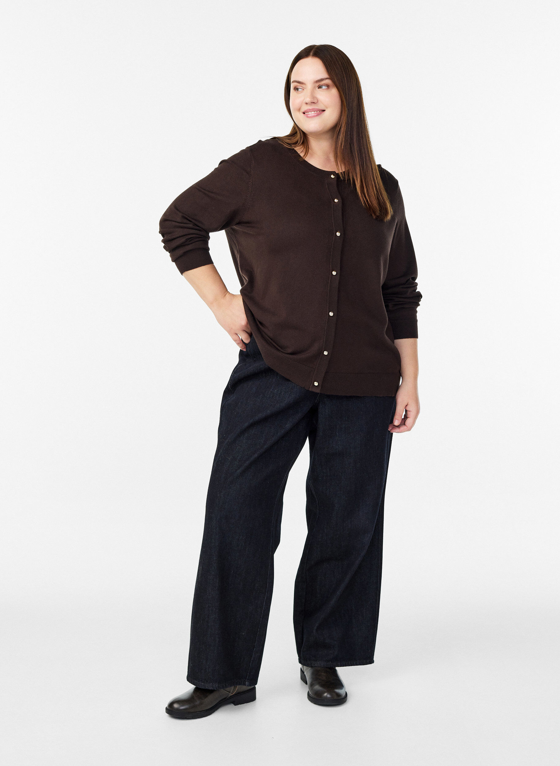 ZizziFeinstrick-Strickjacke mit Kugelkn&ouml;pfen, Braun, Model image number 1