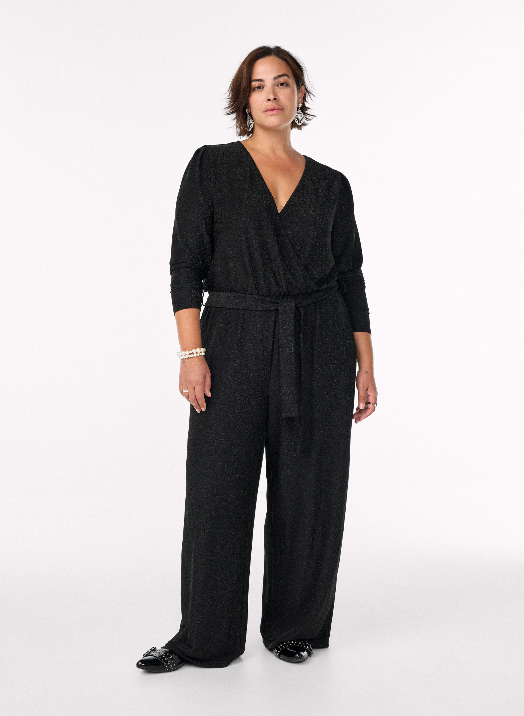 Jumpsuit mit Glitzer und Bindeg&uuml;rtel, Schwarz, Model