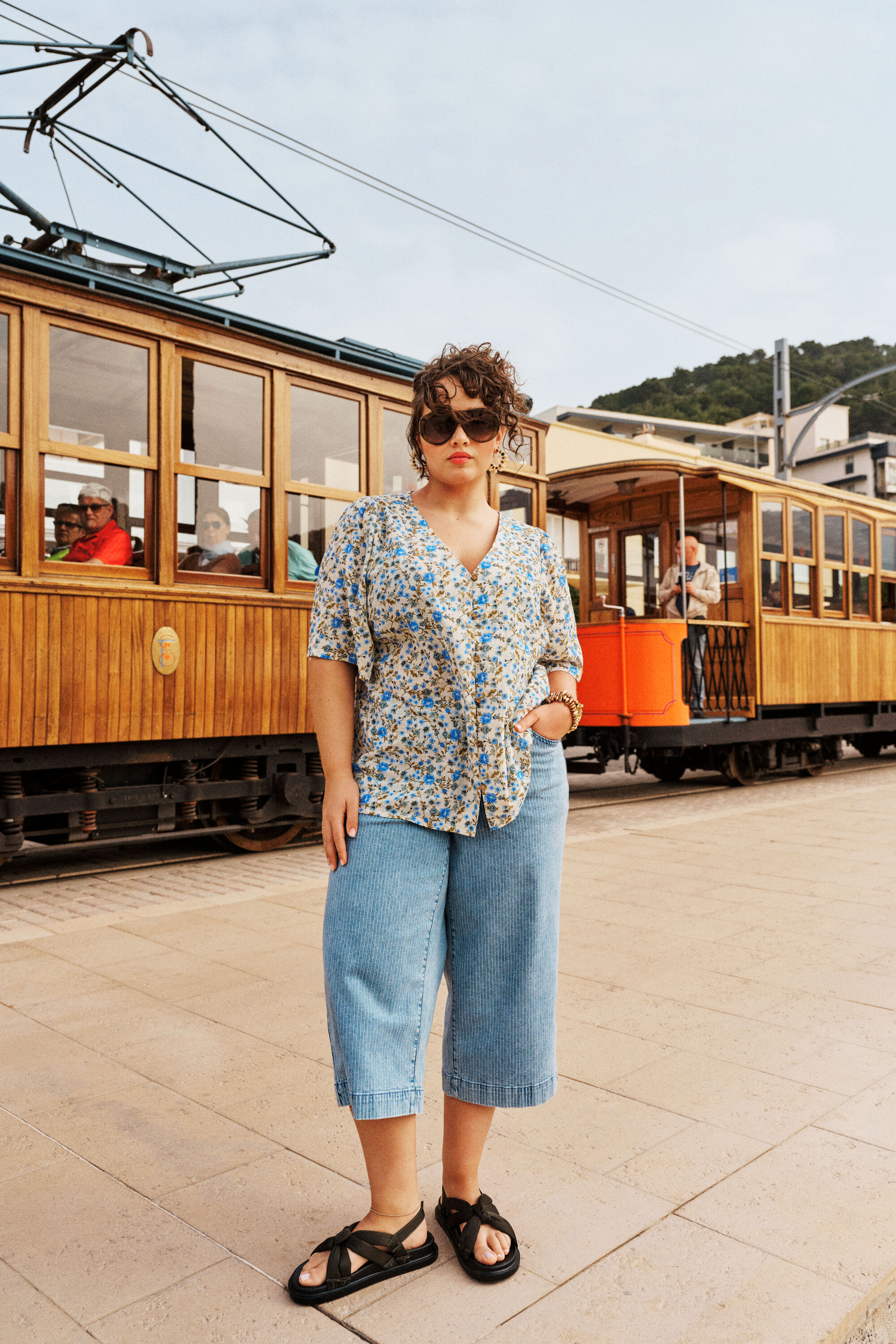 ZizziFloraler Sommerstil in Blaut&ouml;nen, , Model