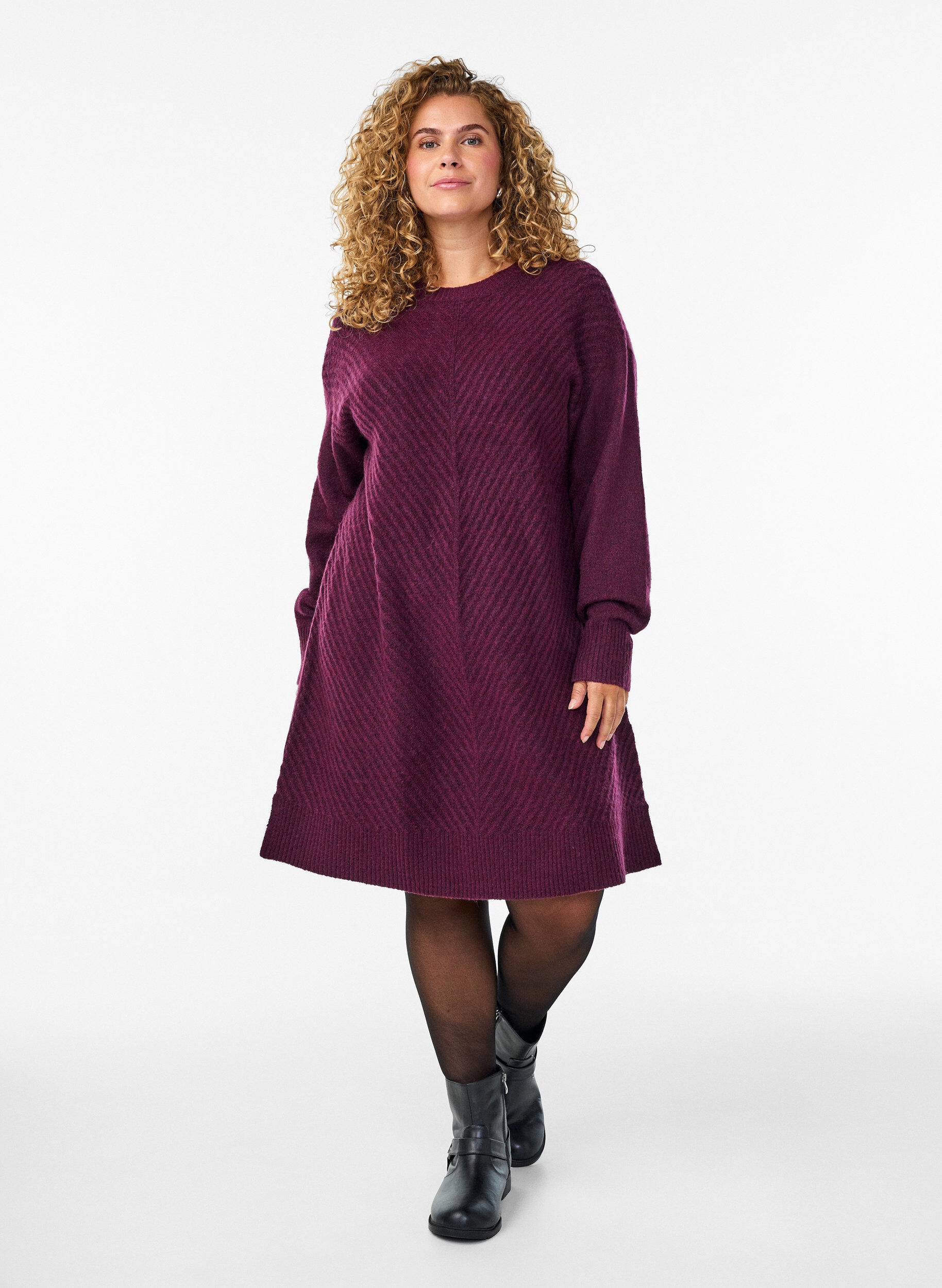 ZizziKurzes Strickkleid mit V-f&ouml;rmigem Strukturmuster, Lila, Model image number 1