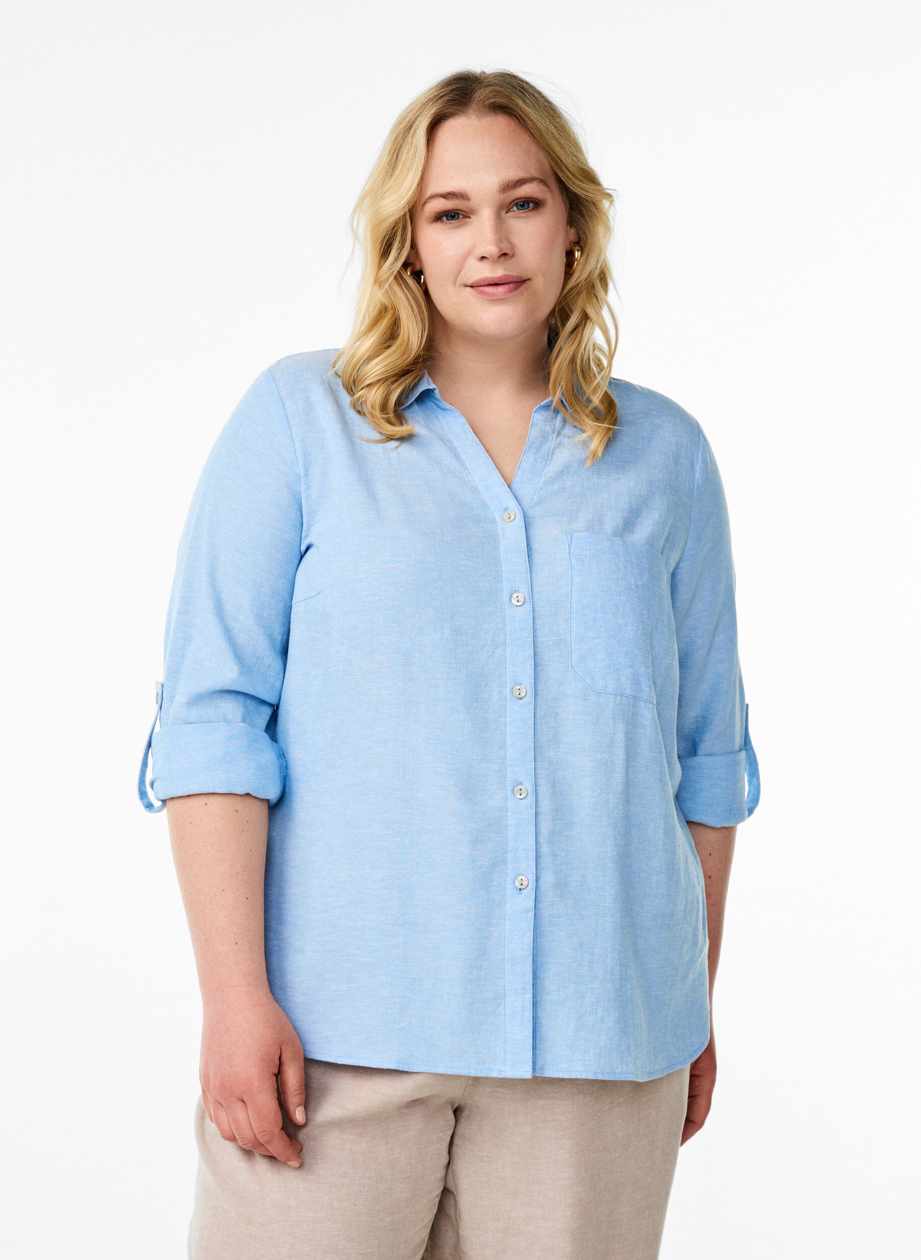 Bluse aus Leinen und Viskose mit 3/4-&Auml;rmeln, Blau, Model