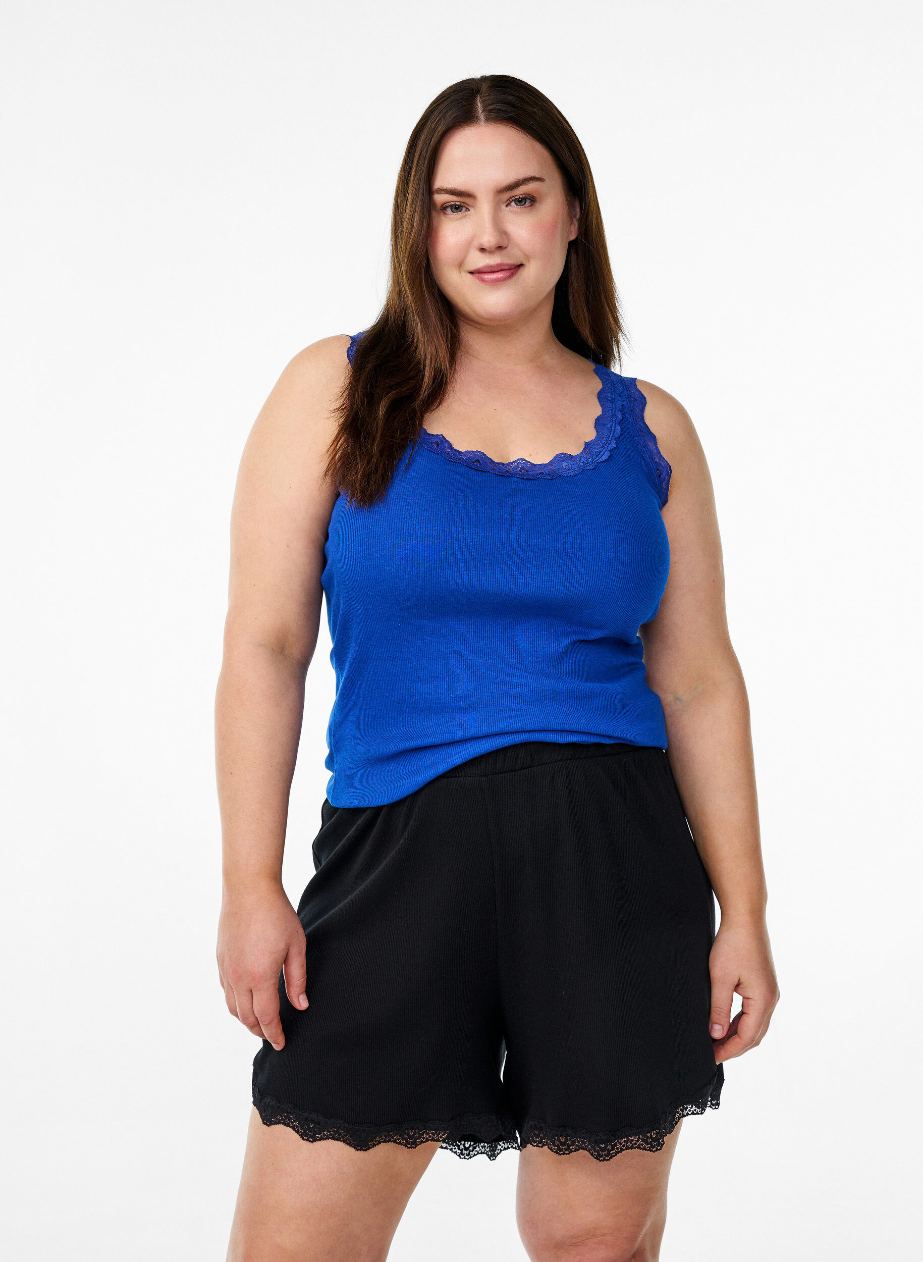 Lockere Nachtshorts aus geripptem Material mit Spitzensaum, Schwarz, Model