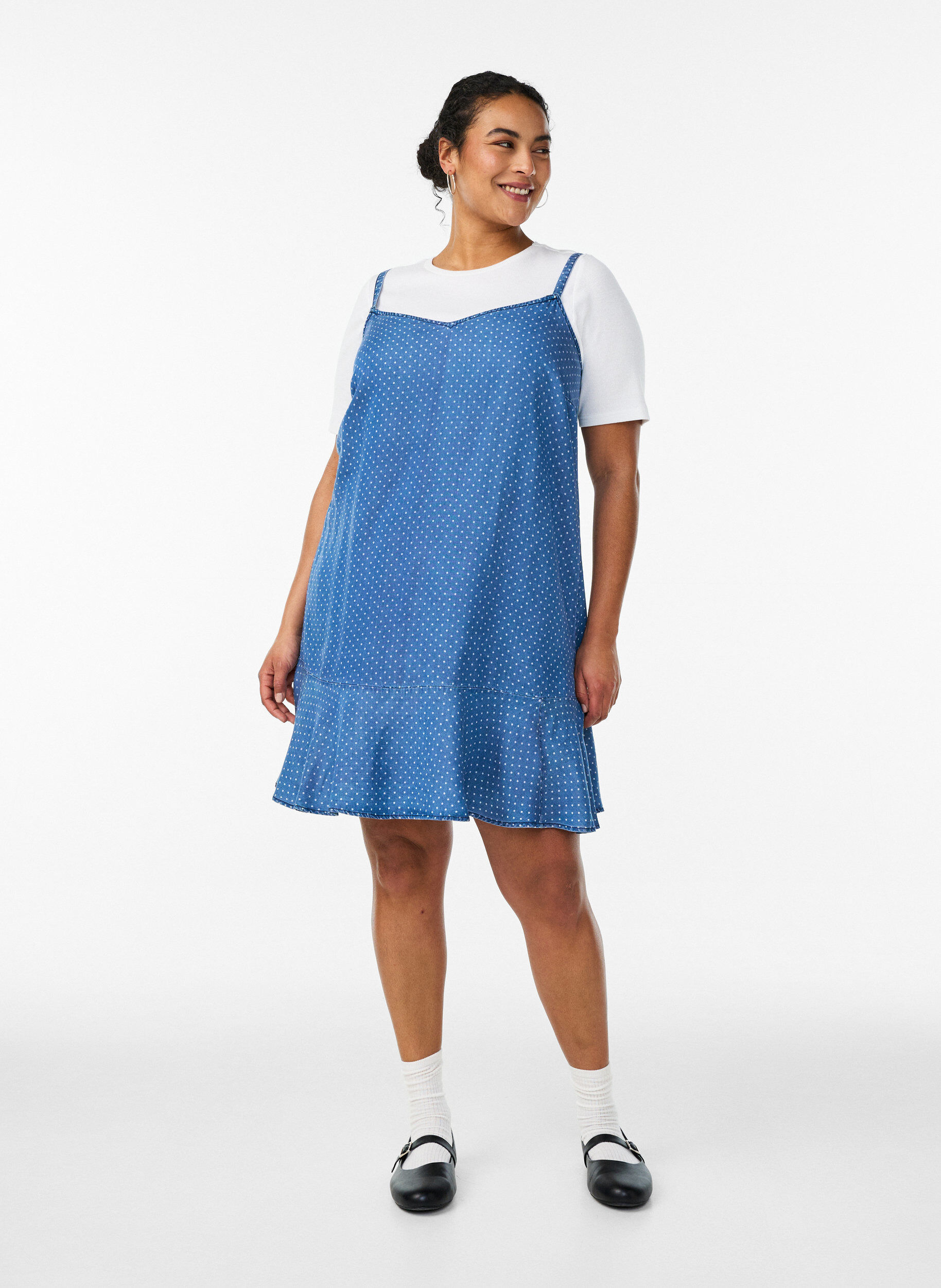 ZizziKnielanges Tr&auml;gerkleid aus TENCEL&trade; Lyocell in Denim-Optik, Blau, Model image number 1