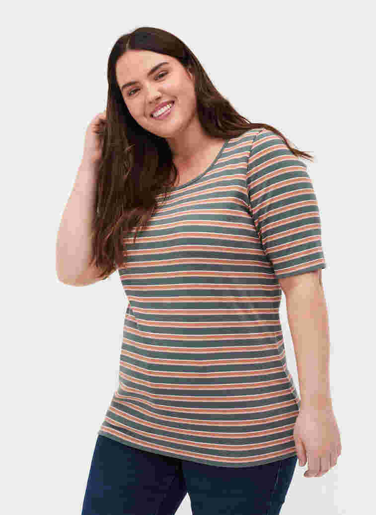 Gestreiftes T-Shirt aus Baumwolle mit Ripp, Balsam Green Stripe, Model image number 0