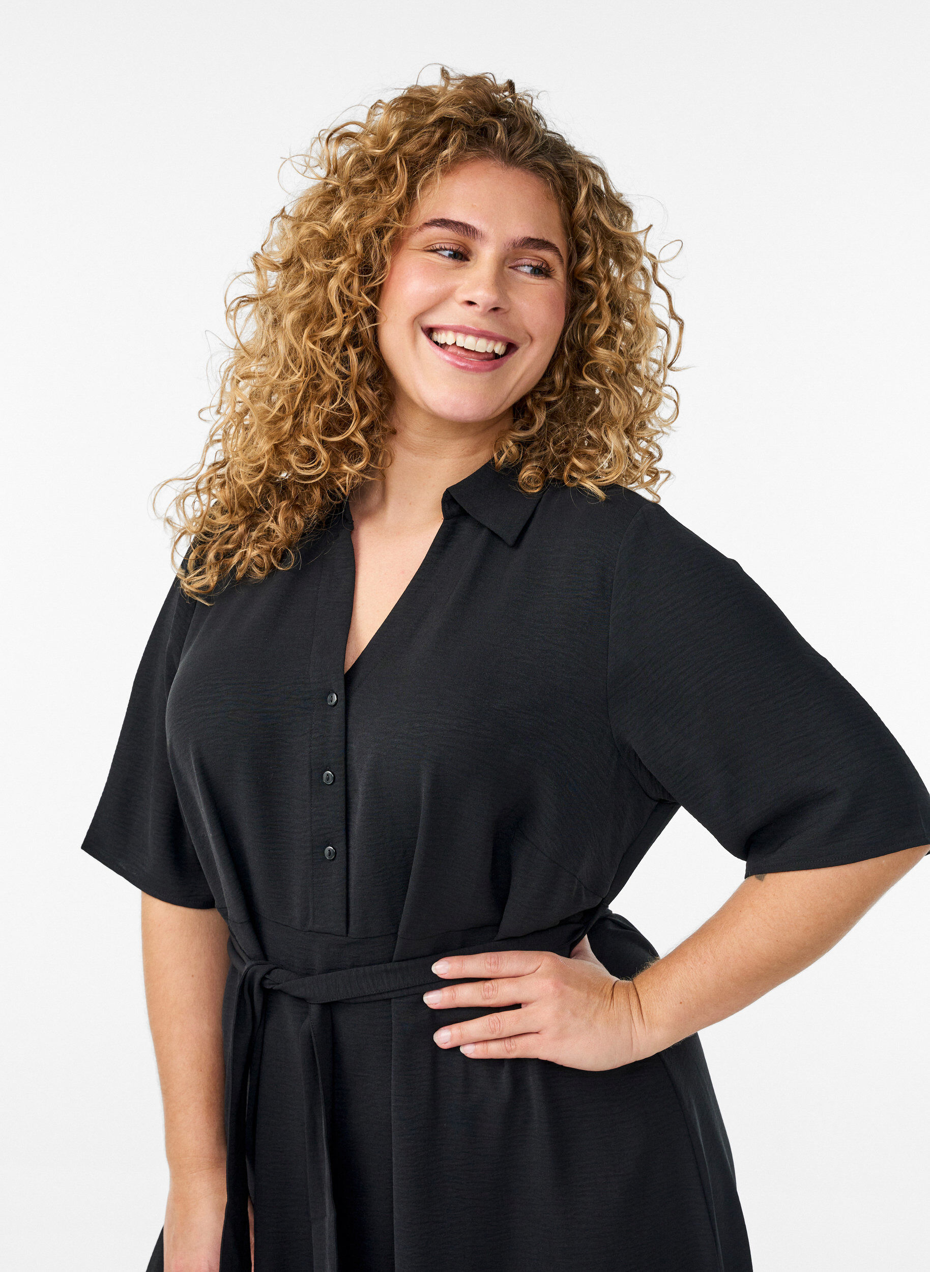 ZizziMidi Hemdblusenkleid mit Bindeg&uuml;rtel, Schwarz, Model image number 2