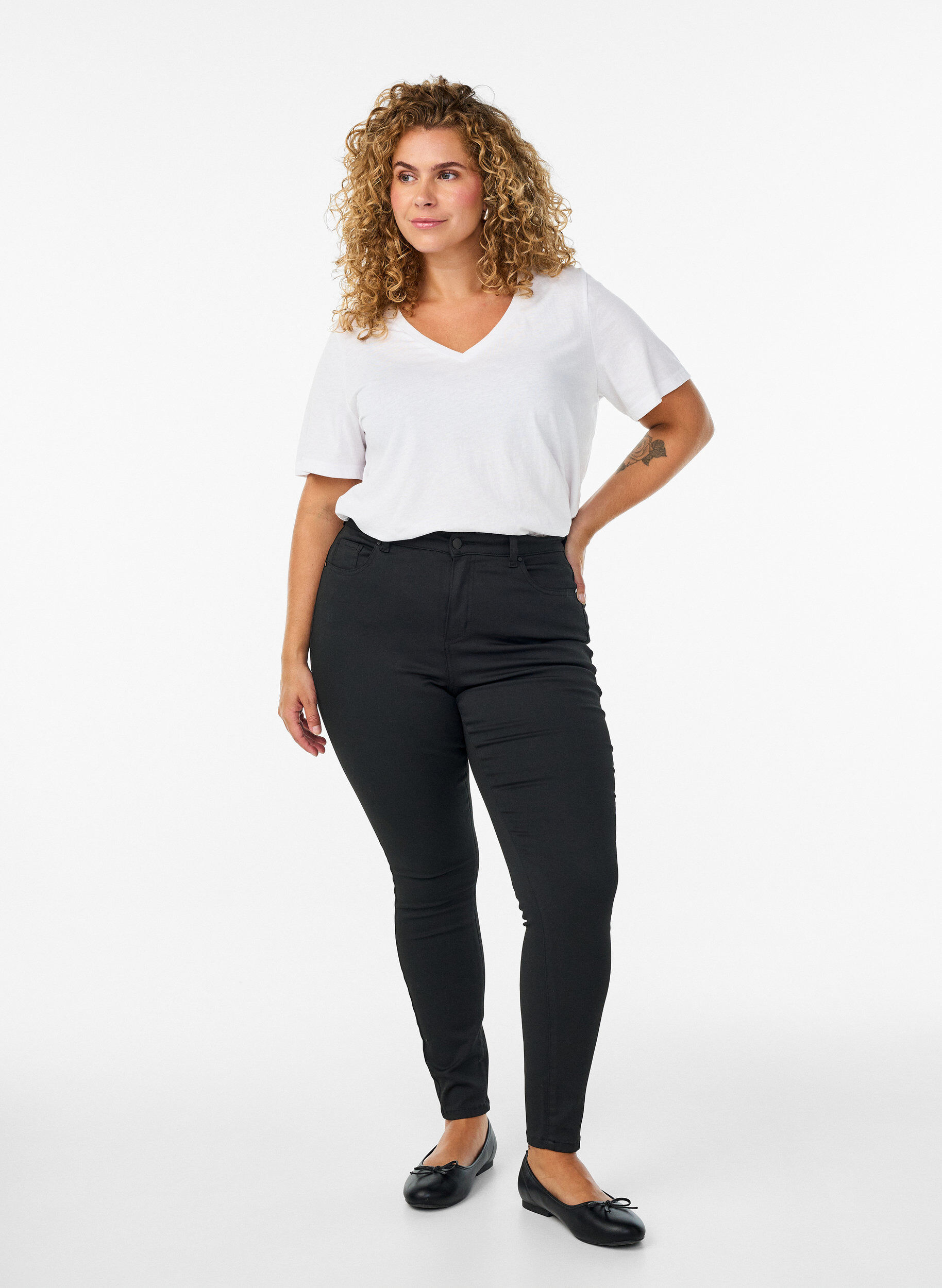 ZizziKurz&auml;rmeliges T-Shirt mit V-Ausschnitt, Wei&szlig;, Model image number 1