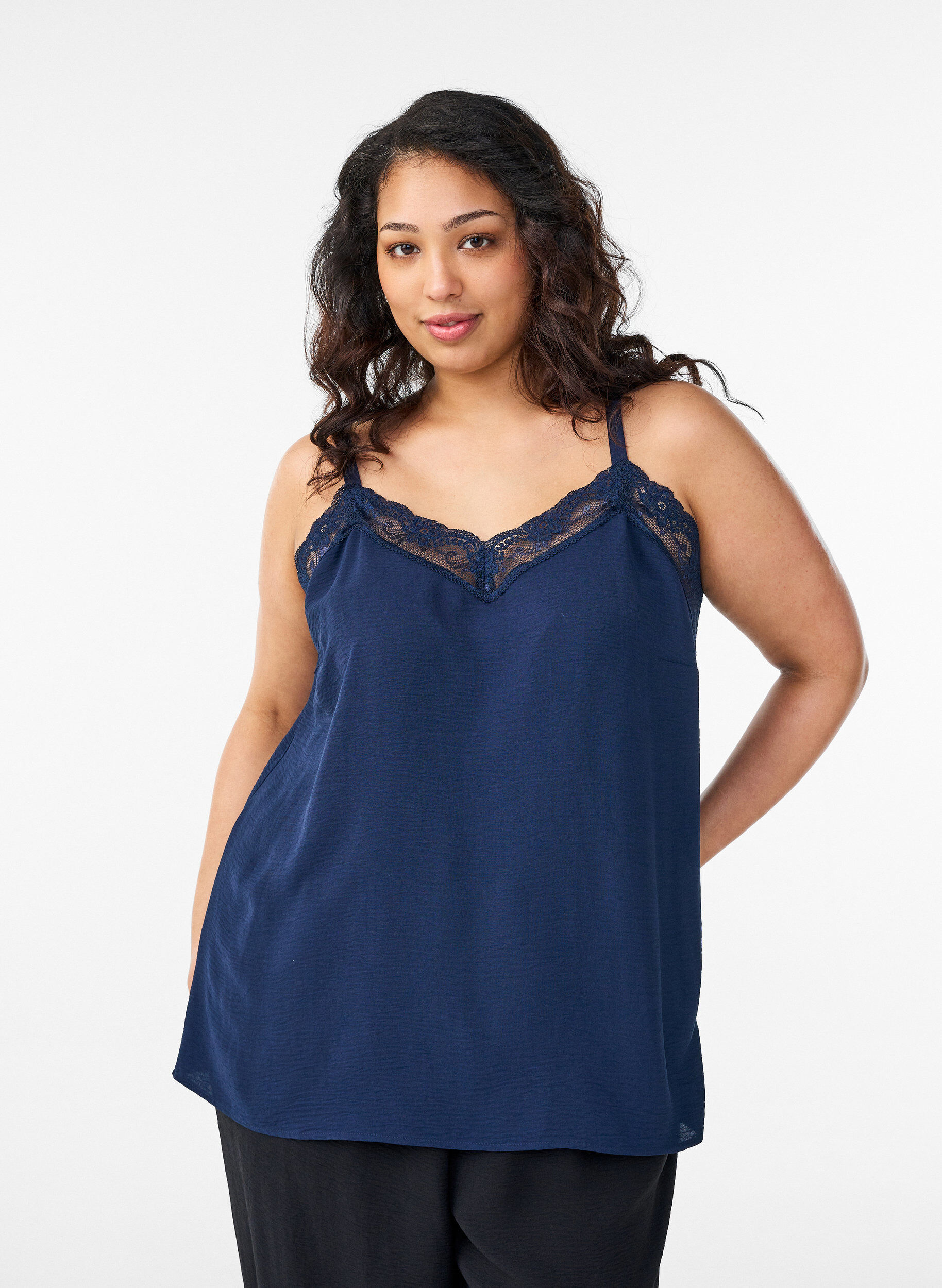 Cami-Top mit V-Ausschnitt und Spitzen, Blau, Model