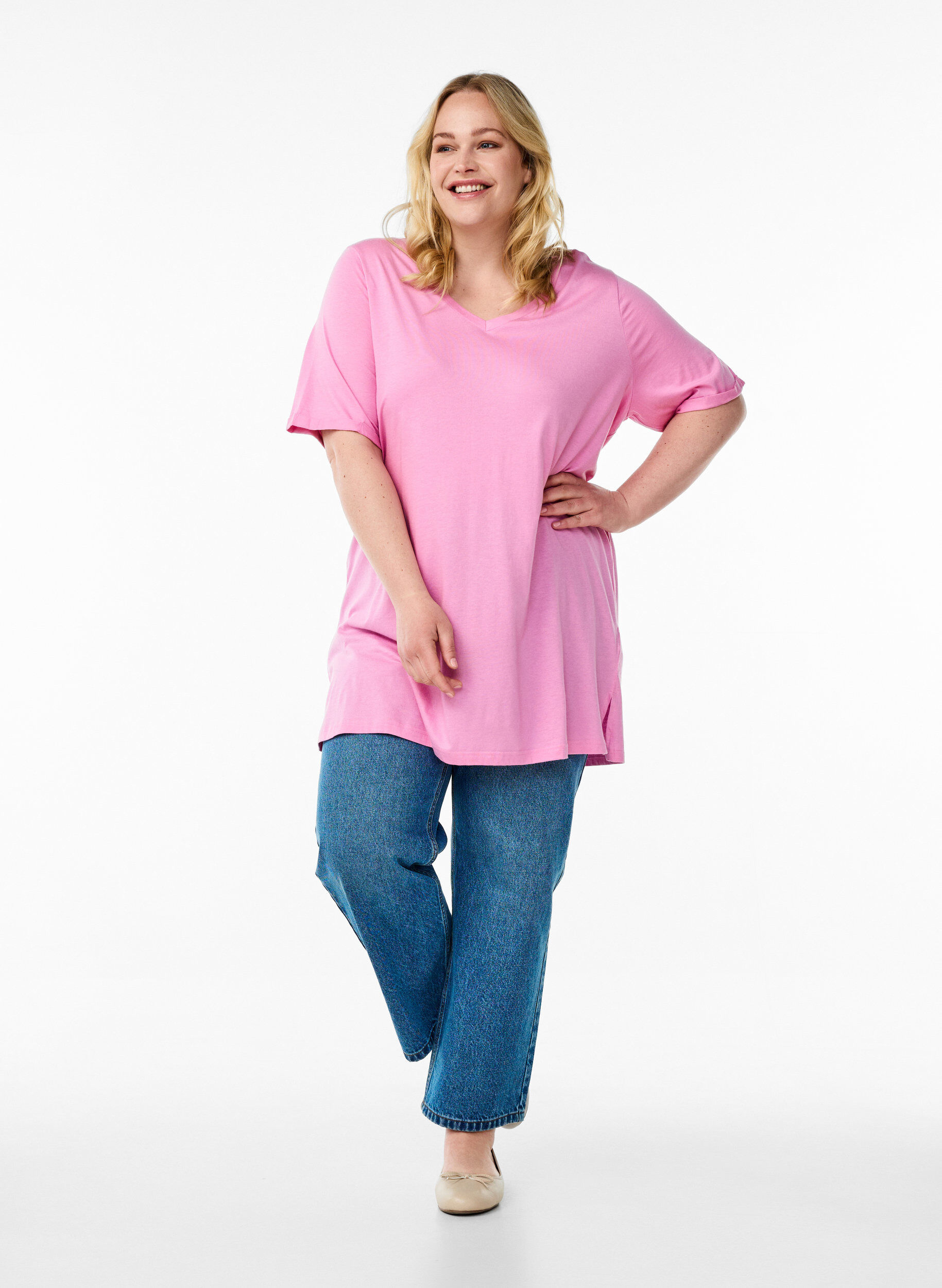 ZizziEinfarbiges Oversize T-Shirt mit V-Ausschnitt, Pink, Model image number 1