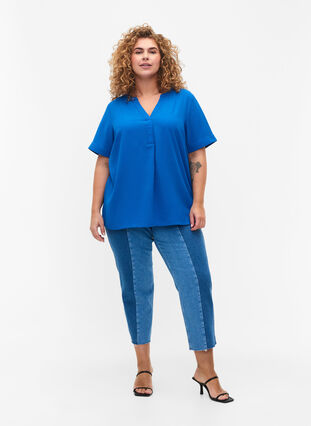 Kurzärmelige Bluse mit V-Ausschnitt, Victoria blue, Model image number 2