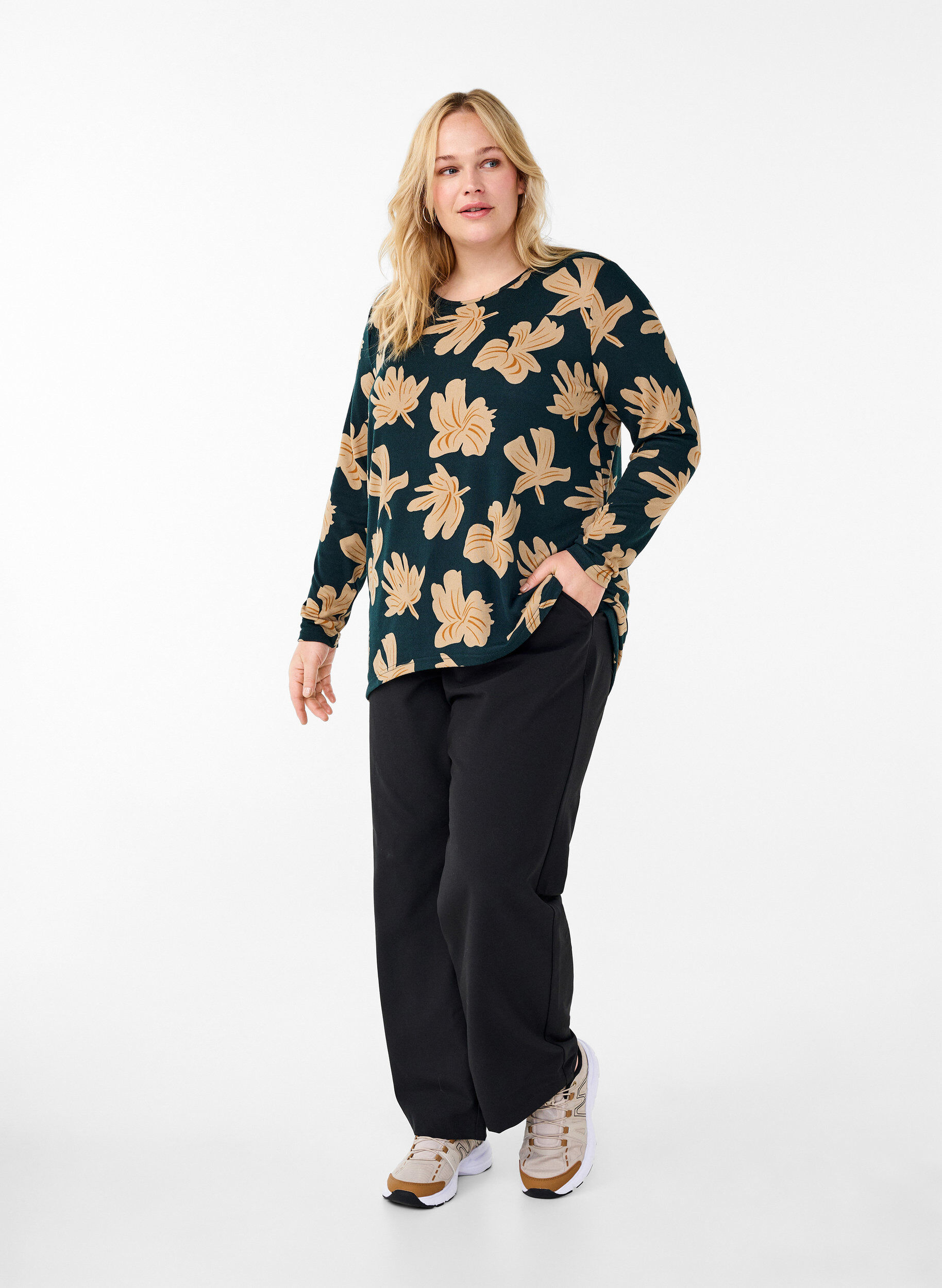 Zizzi Bluse mit Blumenmuster und langen &Auml;rmeln, Gr&uuml;n, Model image number 1
