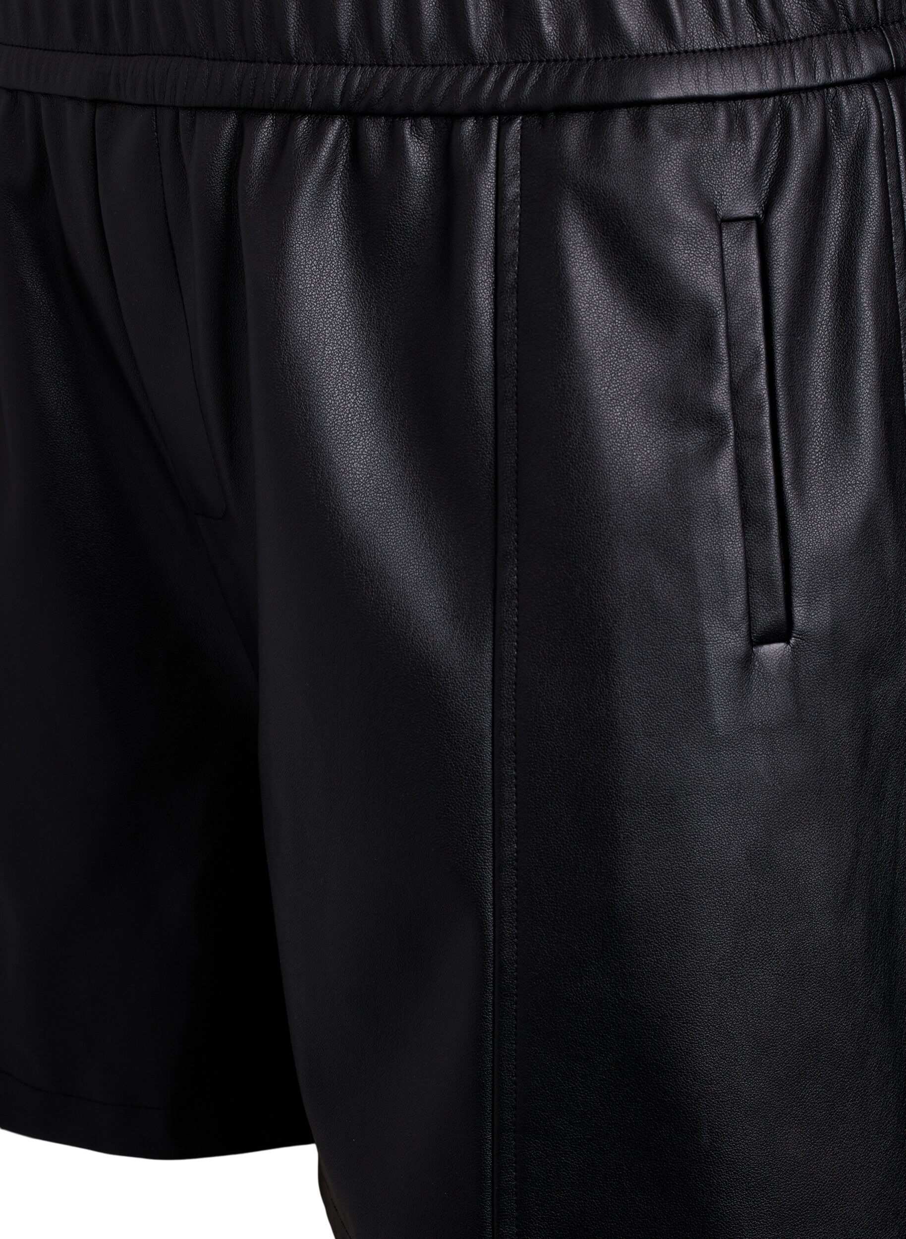 ZizziShorts aus Kunstleder mit elastischem Bund, Schwarz, Packshot image number 2