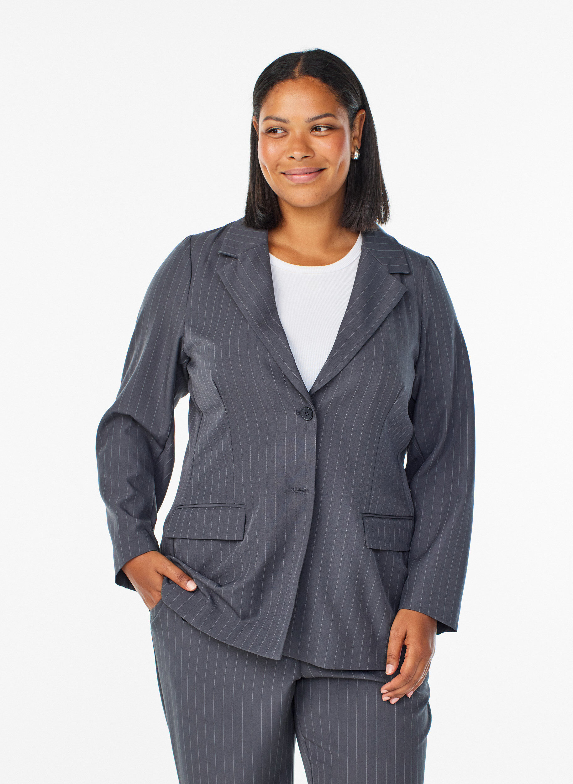 Blazer mit Taschen und Schlitzen, Grau, Model