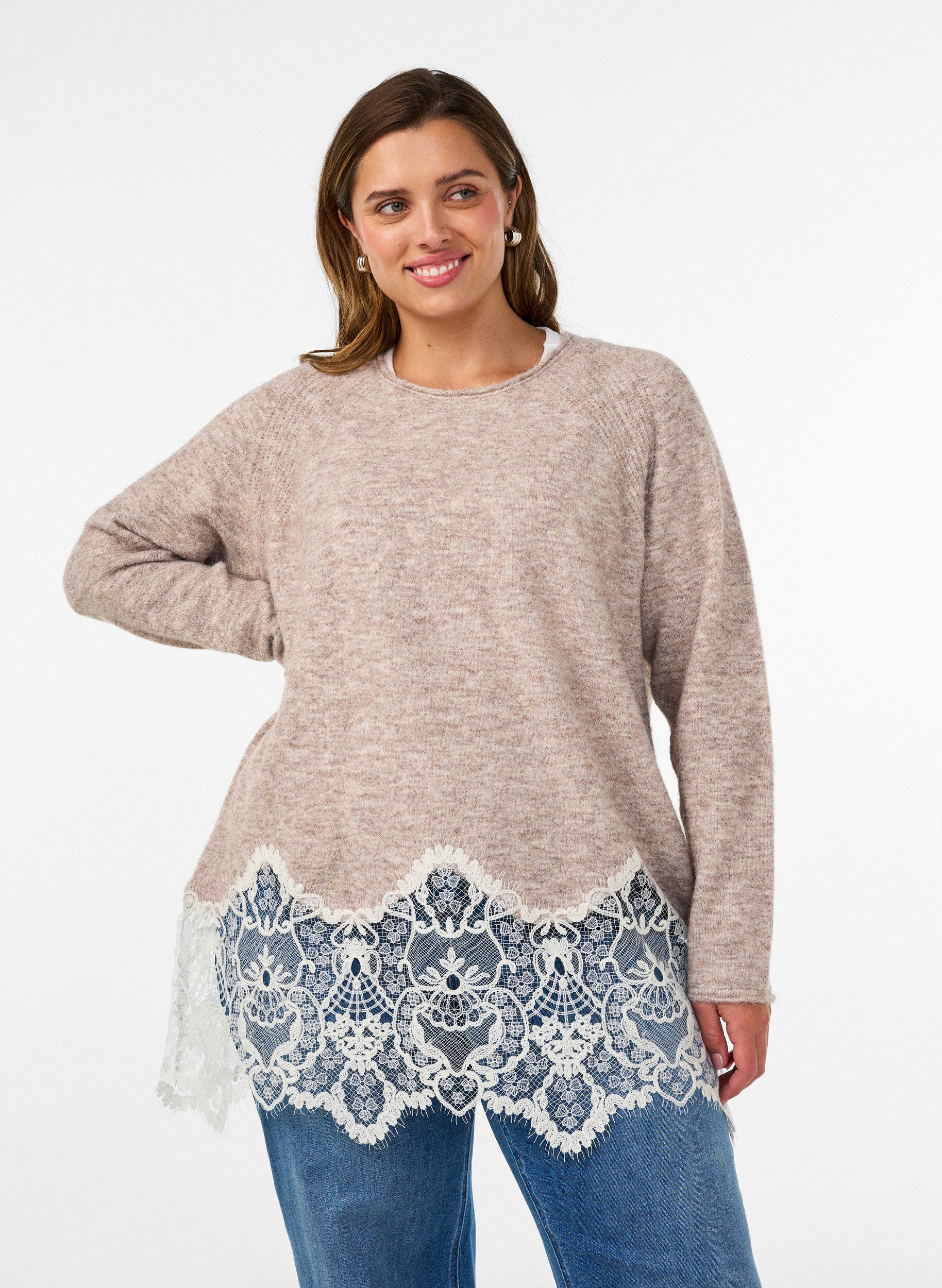 Strickpullover mit Raglan&auml;rmeln und breitem Spitzenbesatz, Beige, Model