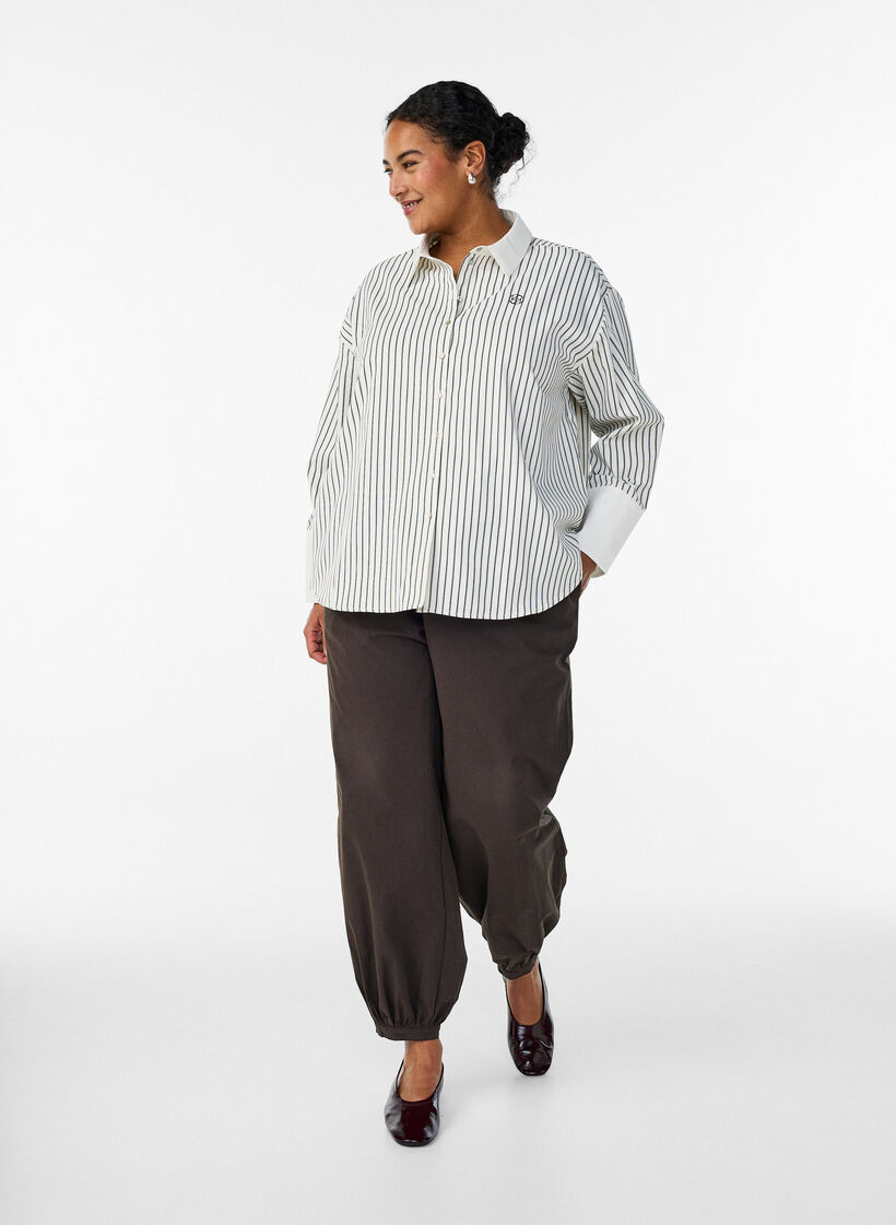 Lockeres gestreiftes Hemd mit breiten Manschetten, Wei&szlig;, Model image number 1