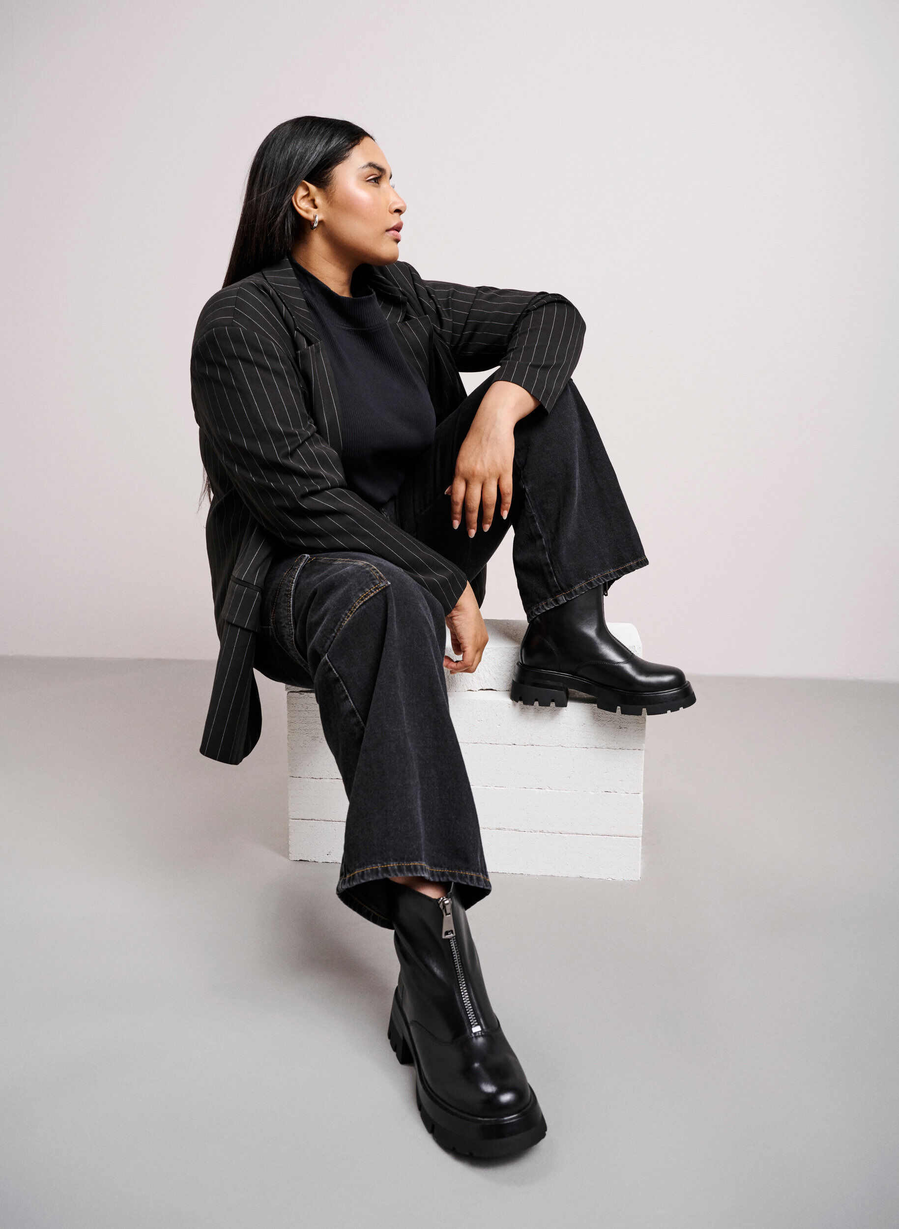 ZizziKurzer, weiter Lederstiefel mit Rei&szlig;verschluss, Black, Image image number 0