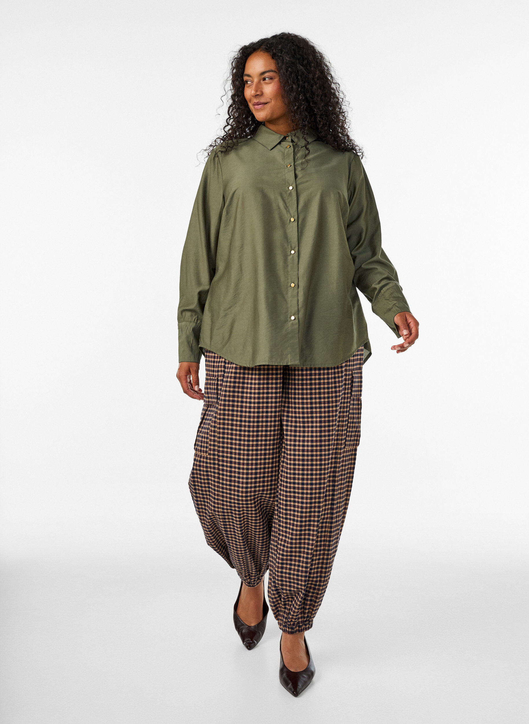 ZizziBluse aus Viskose mit goldenen Kn&ouml;pfen, Gr&uuml;n, Model image number 1