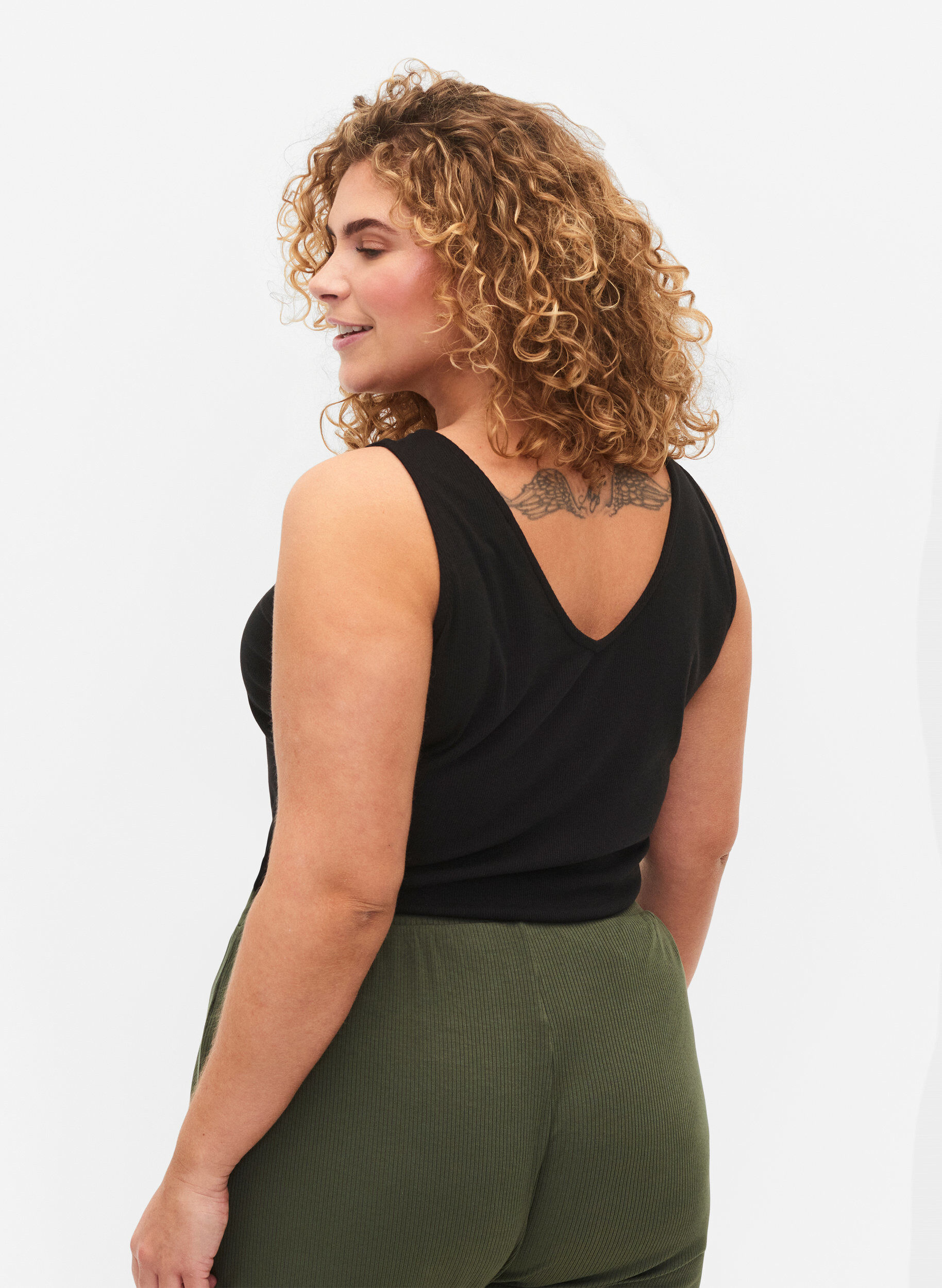 ZizziGeripptes Basic Top mit V-Ausschnitt, Black, Model image number 1