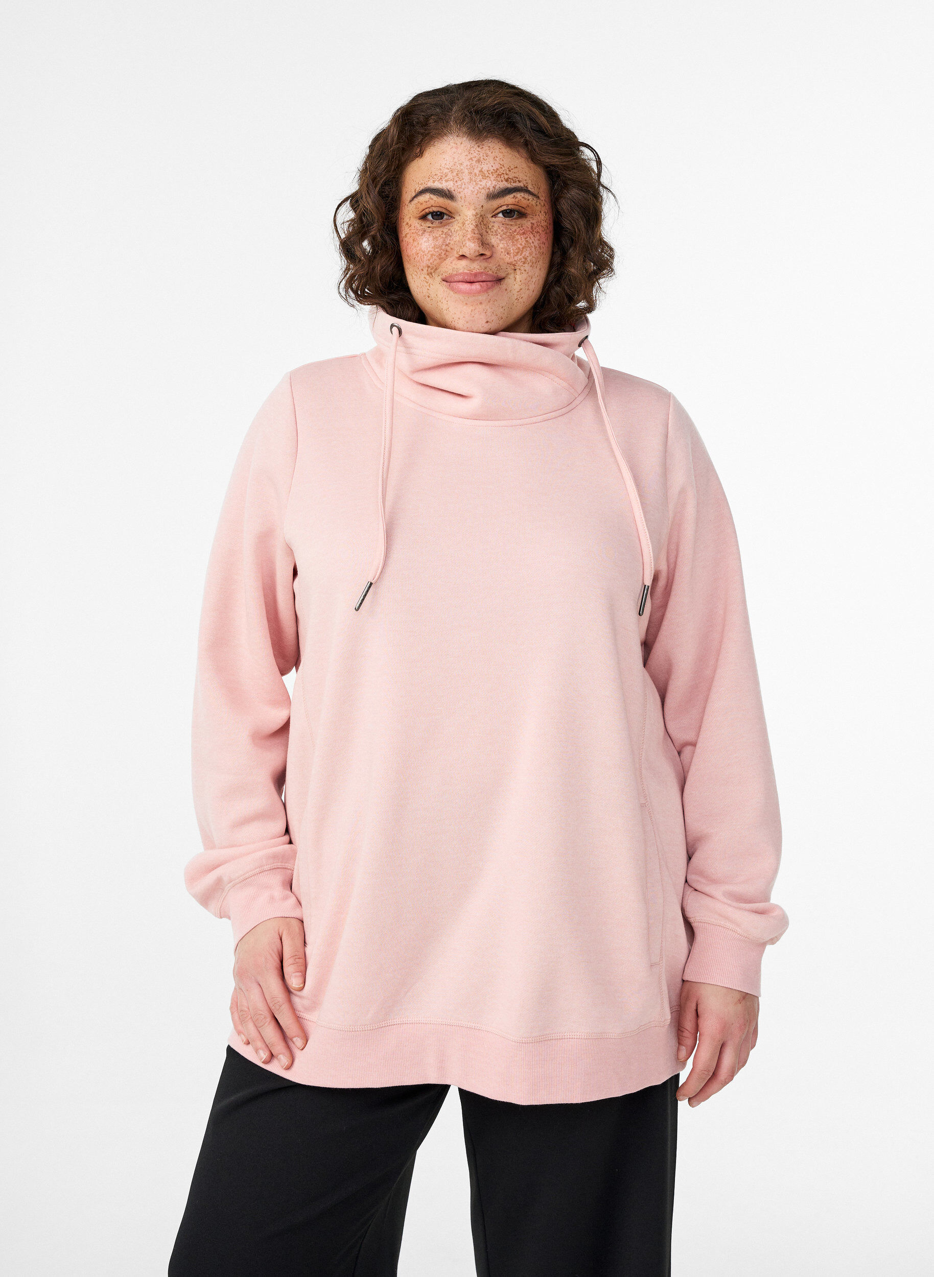 Sweatshirt mit hohem Kragen und Taschen, Rot, Model