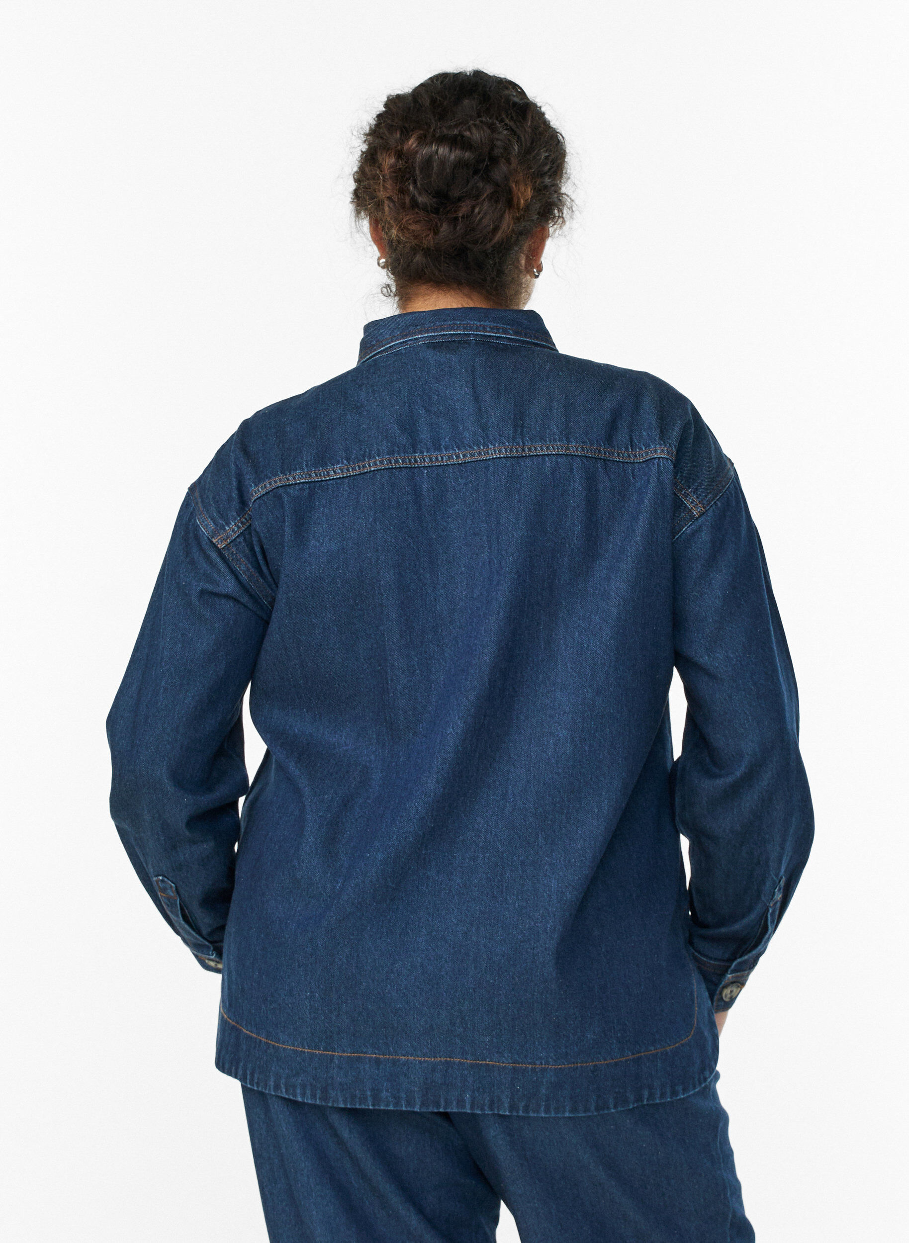 ZizziLockeres Jeanshemd mit Brusttaschen, Blau, Model image number 2