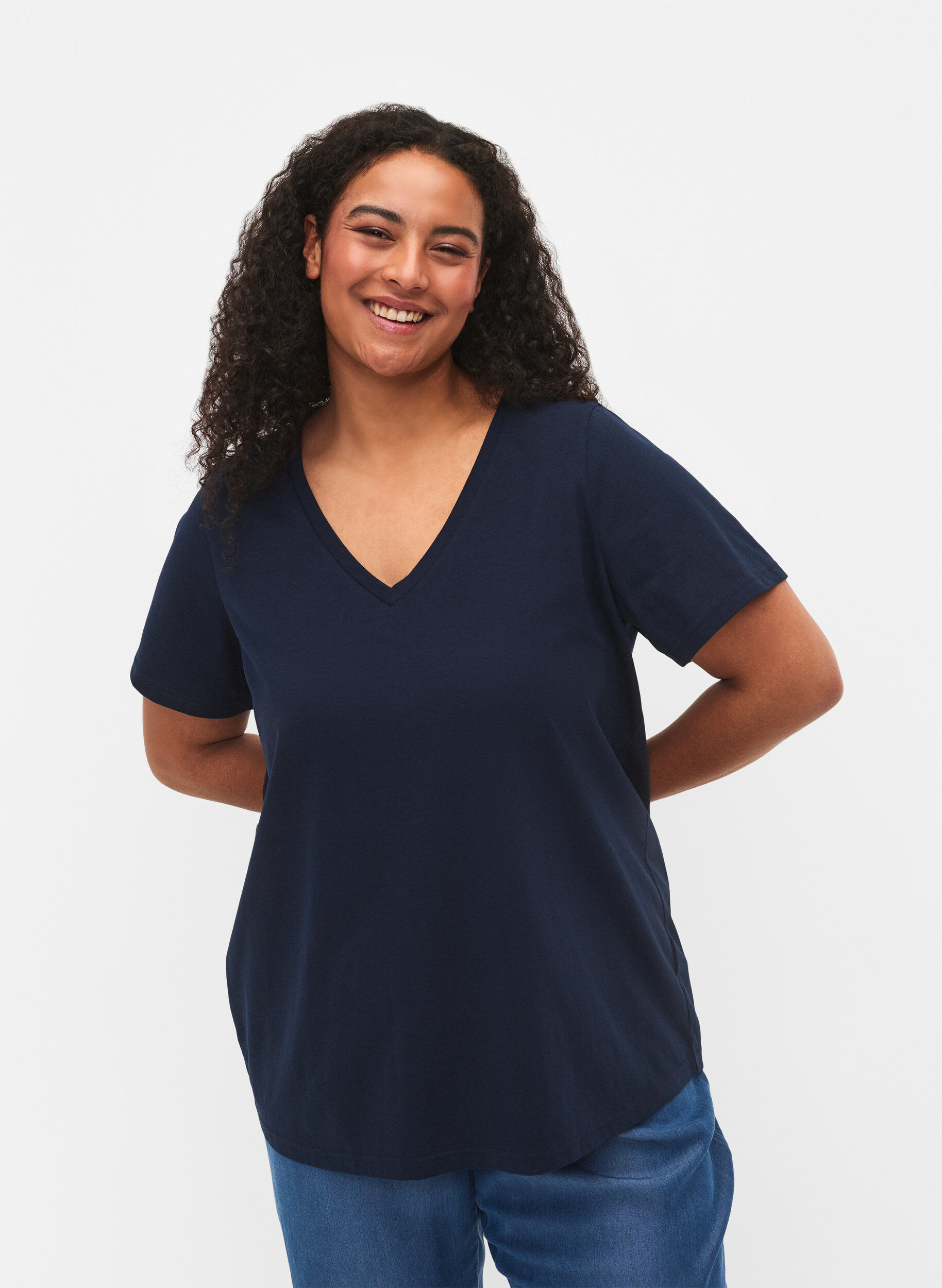 Kurz&auml;rmeliges T-Shirt mit V-Ausschnitt, Blau, Model