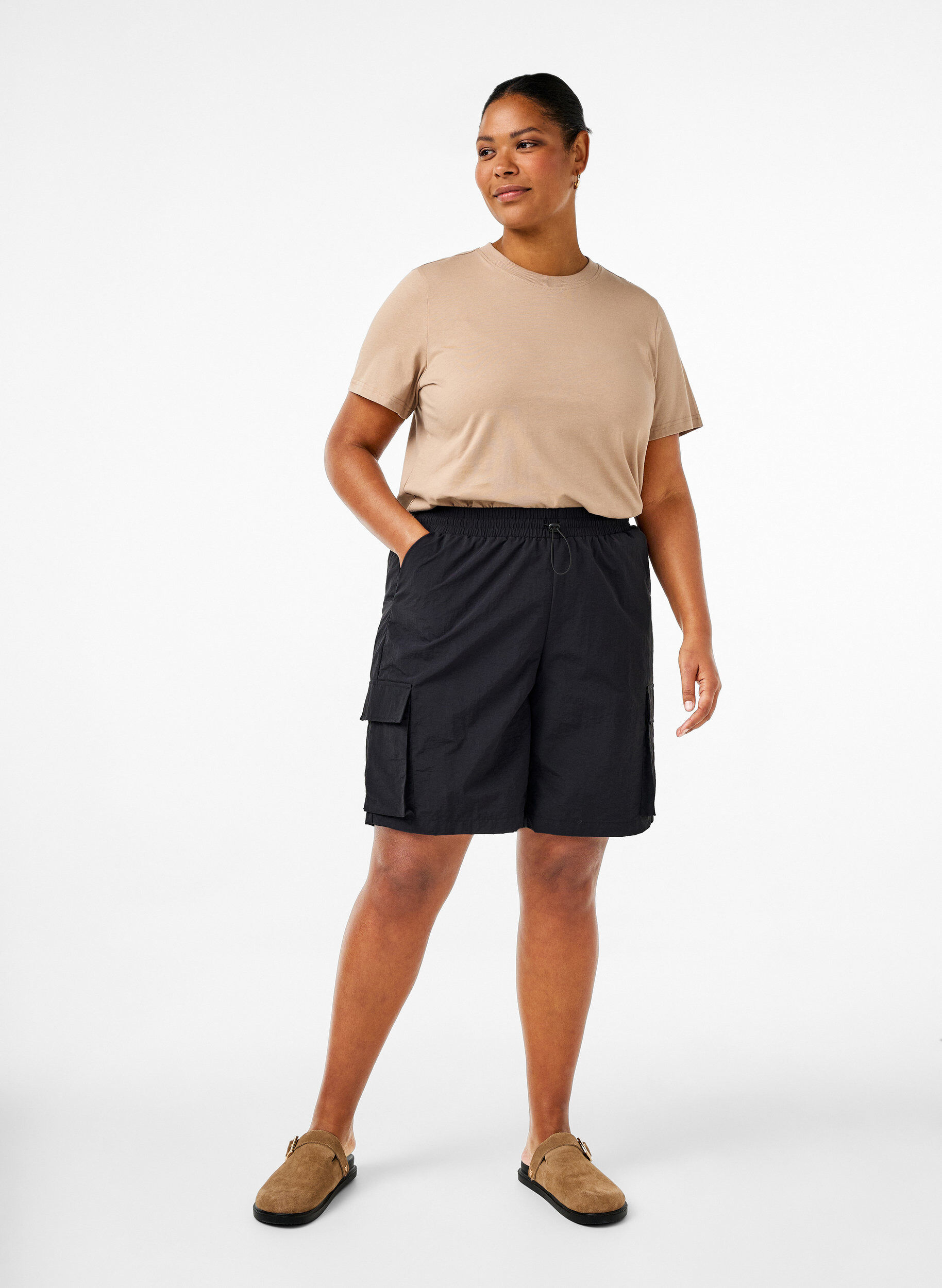 ZizziBasic-T-Shirt aus Baumwolle mit Rundhalsausschnitt, Beige, Model image number 1
