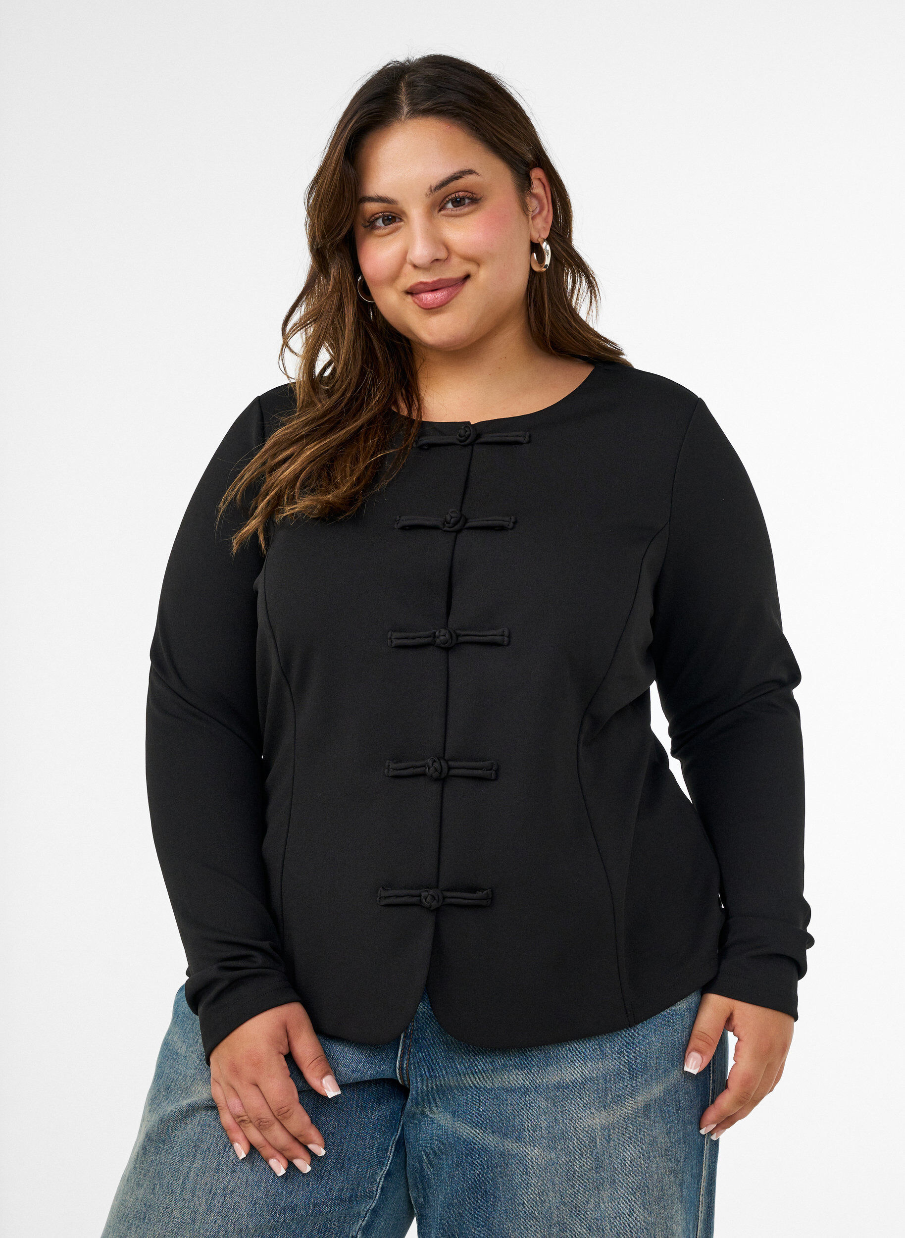 ZizziFigurbetonter Cardigan mit Knotenverschl&uuml;ssen, Schwarz, Model image number 0