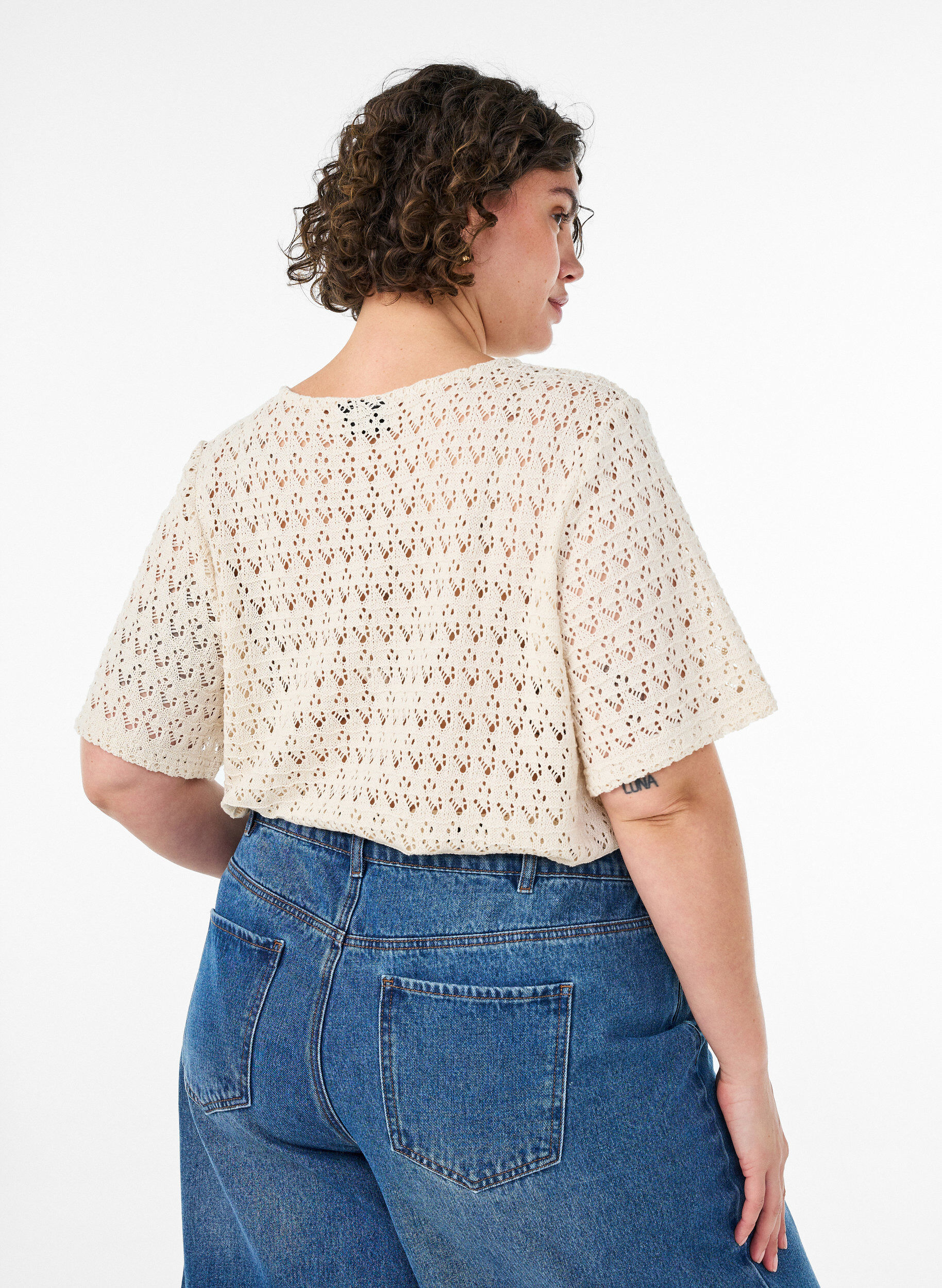 ZizziKurz&auml;rmelige Bluse mit Lochstickerei, Beige, Model image number 2