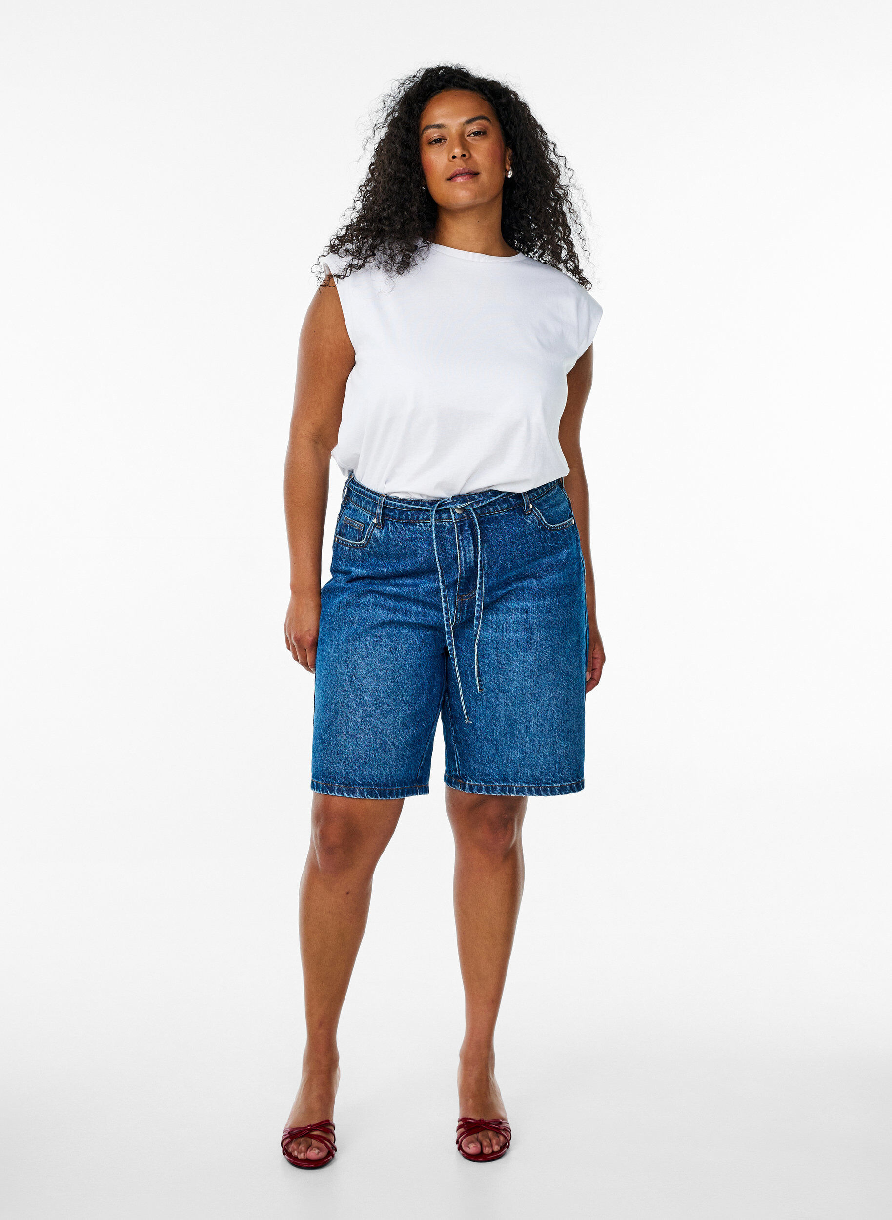 Zizzi&Auml;rmellose Jerseybluse mit Schulterpolstern, Wei&szlig;, Model image number 1