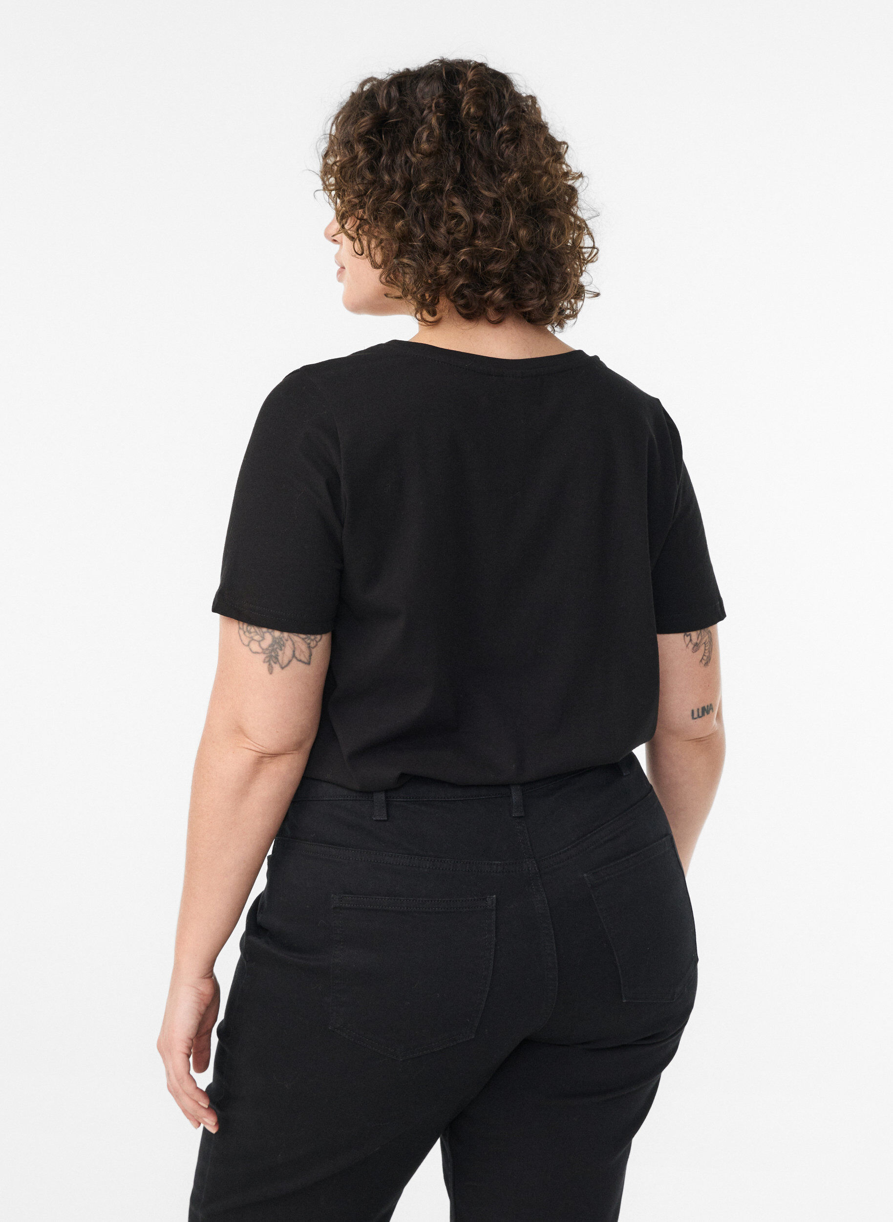 ZizziEinfarbiges Basic-T-Shirt aus Baumwolle, Schwarz, Model image number 2