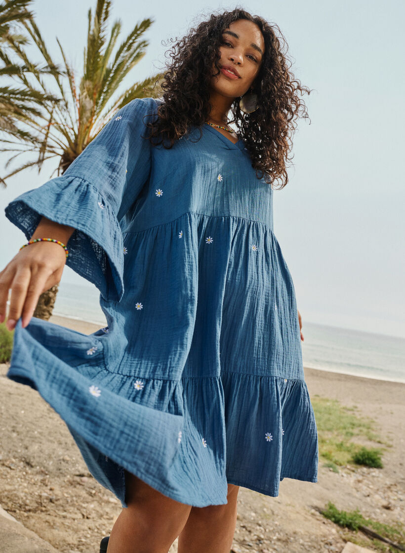 Weiches Baumwollkleid mit aufgestickten Blumen, Blue Horizon Daisy, Image image number 0