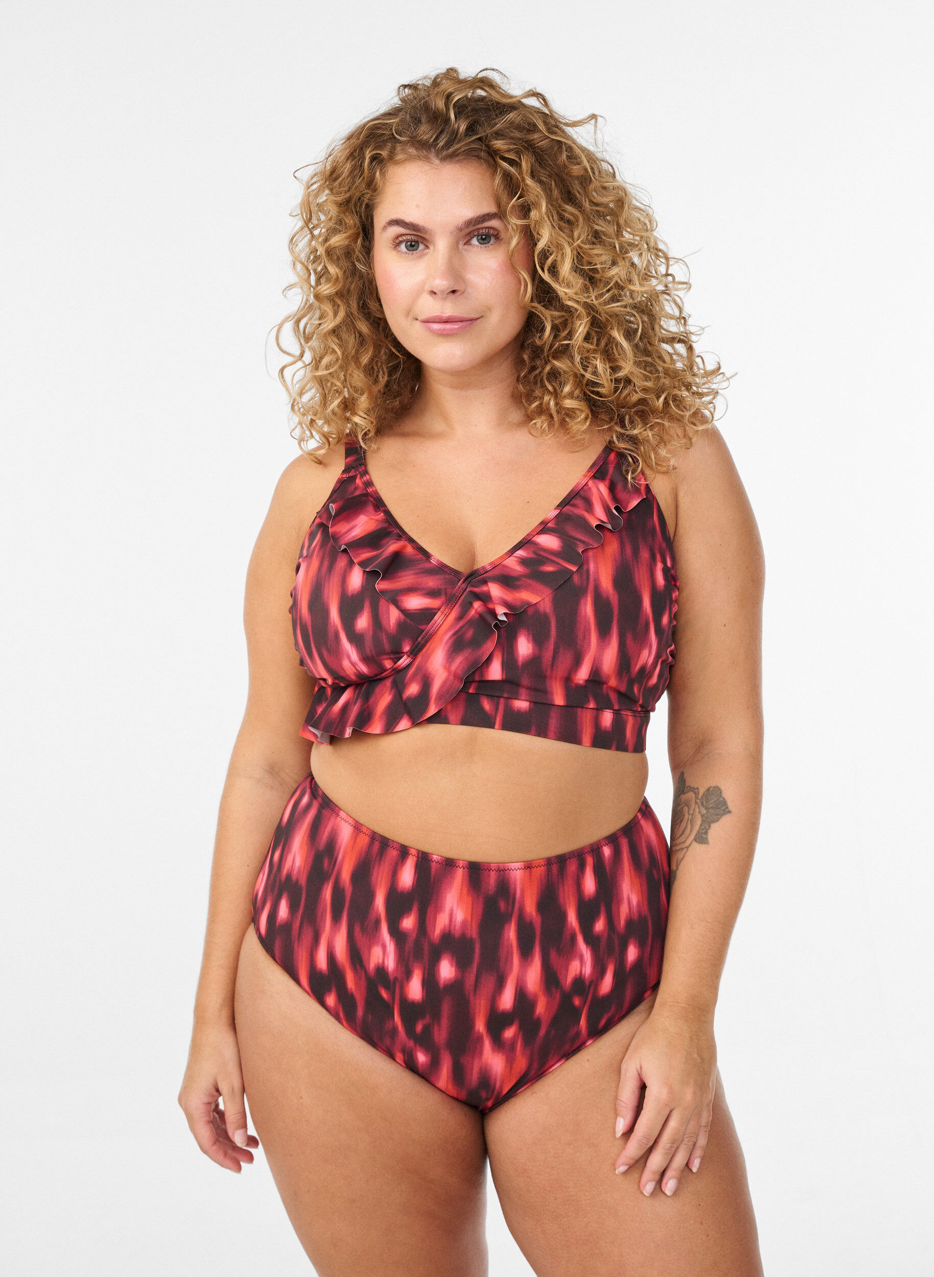 Bikini-Slip mit Print und hoher Taille, Rot, Model