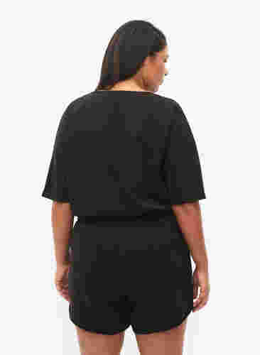 Einfarbige Shorts mit Taschen, Black, Model image number 1