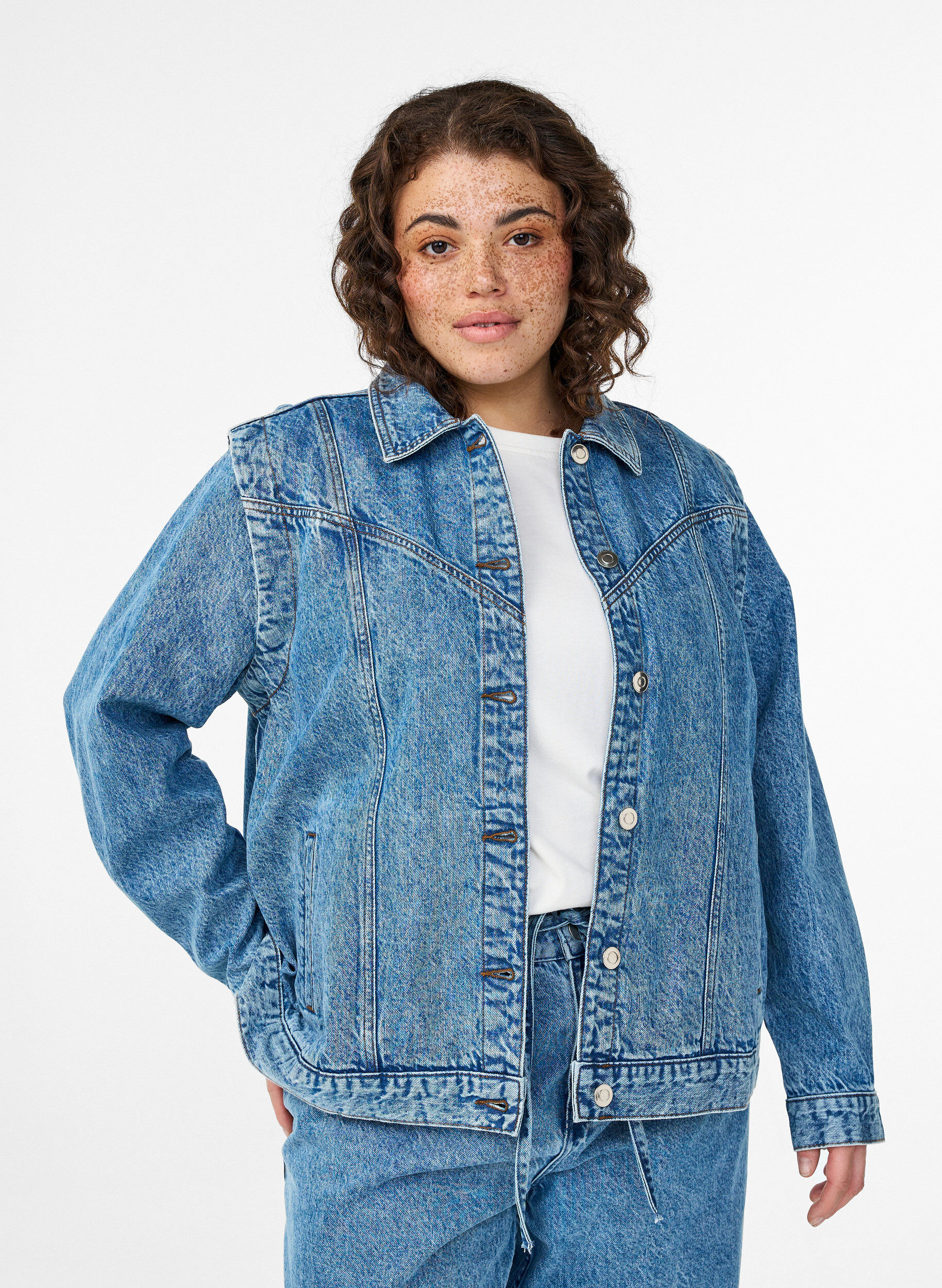 ZizziJeansjacke mit abnehmbaren &Auml;rmeln, Blau, Model image number 0