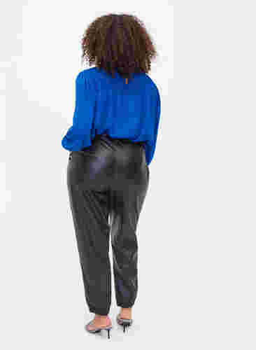 Hose aus Lederimitat, Black, Model image number 1