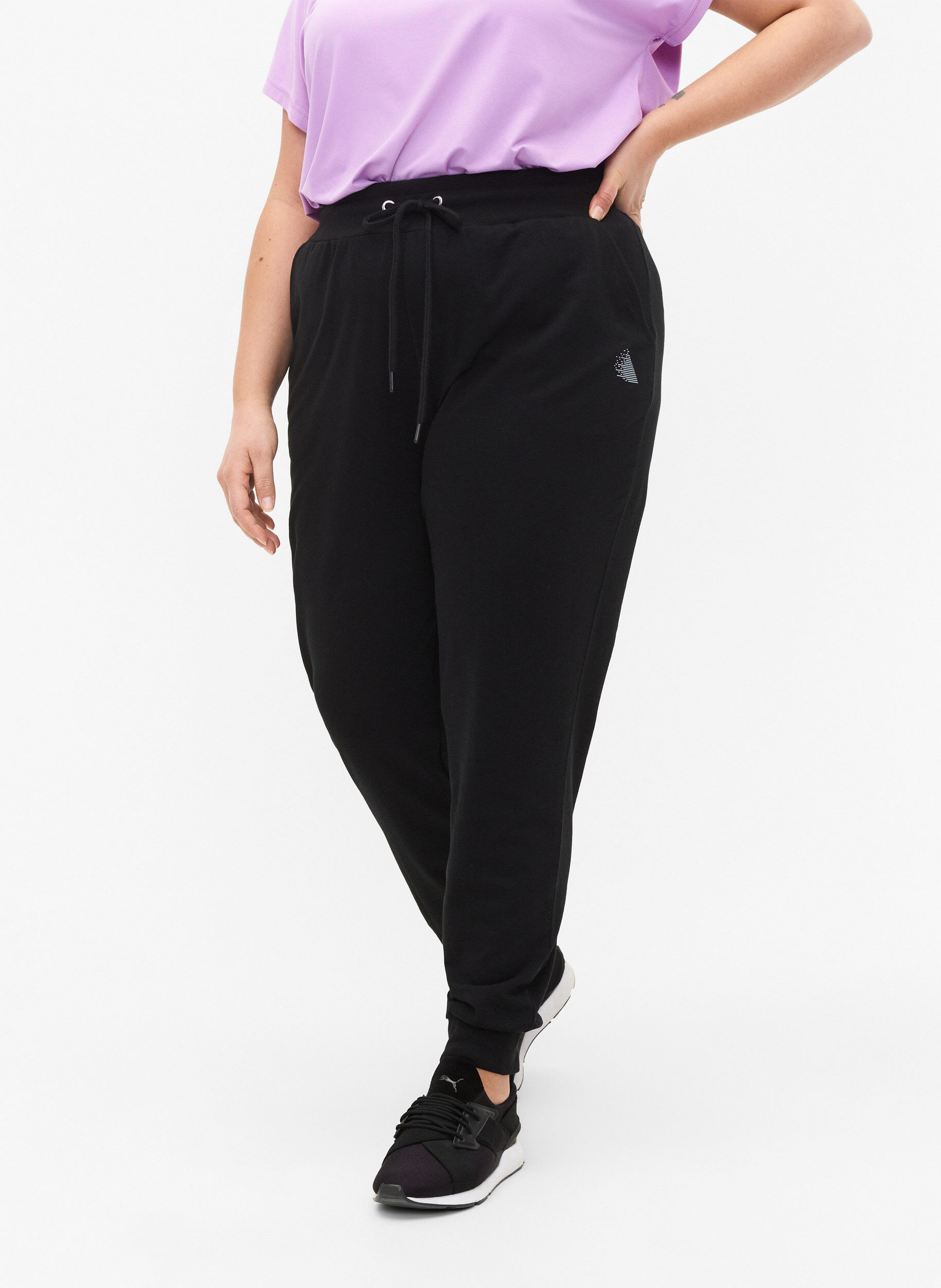ZizziLockere Trainingshose mit Taschen, Schwarz, Model image number 3
