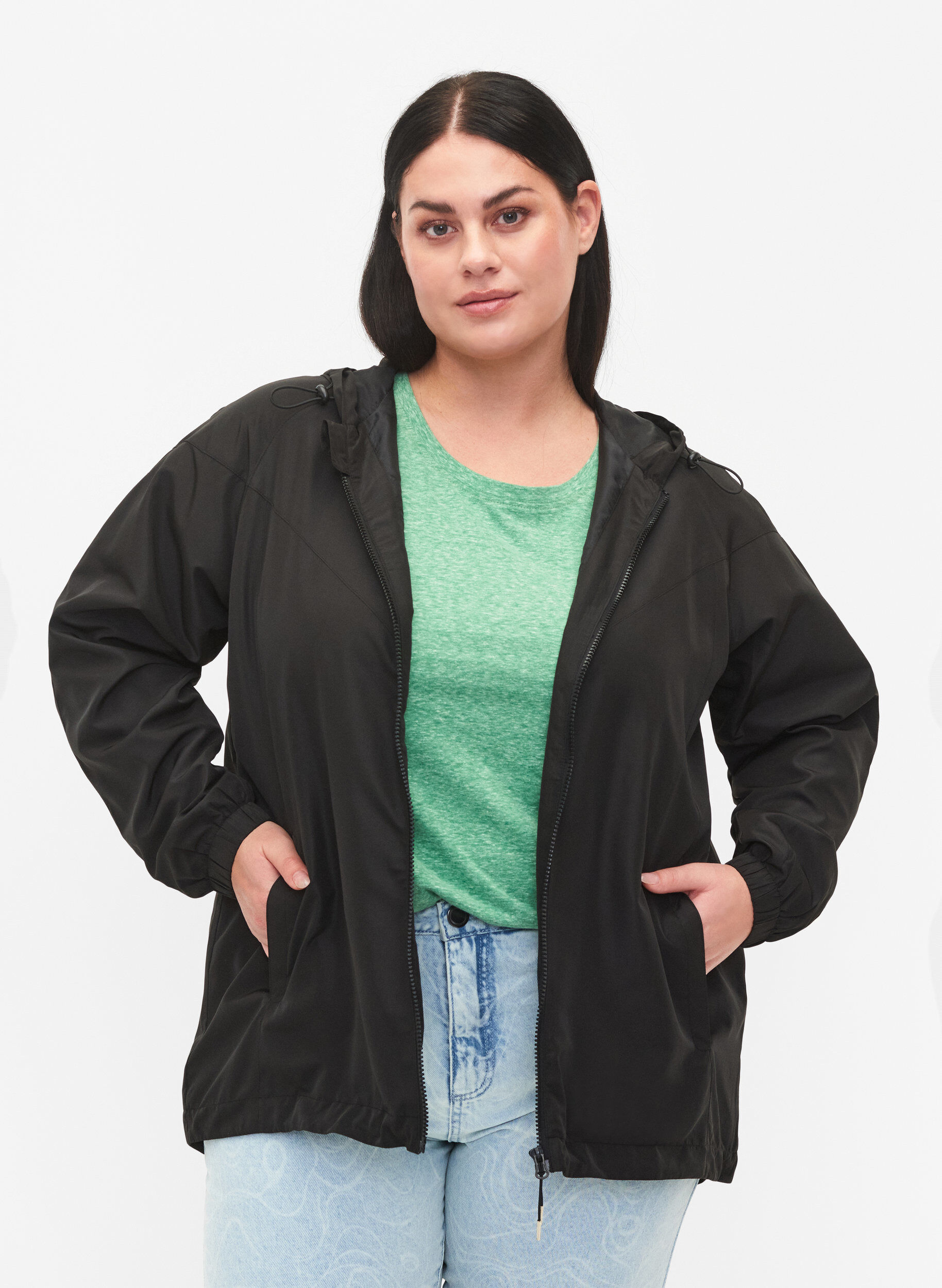 ZizziKurze Jacke mit Kapuze und verstellbarer Saum, Black, Model image number 0