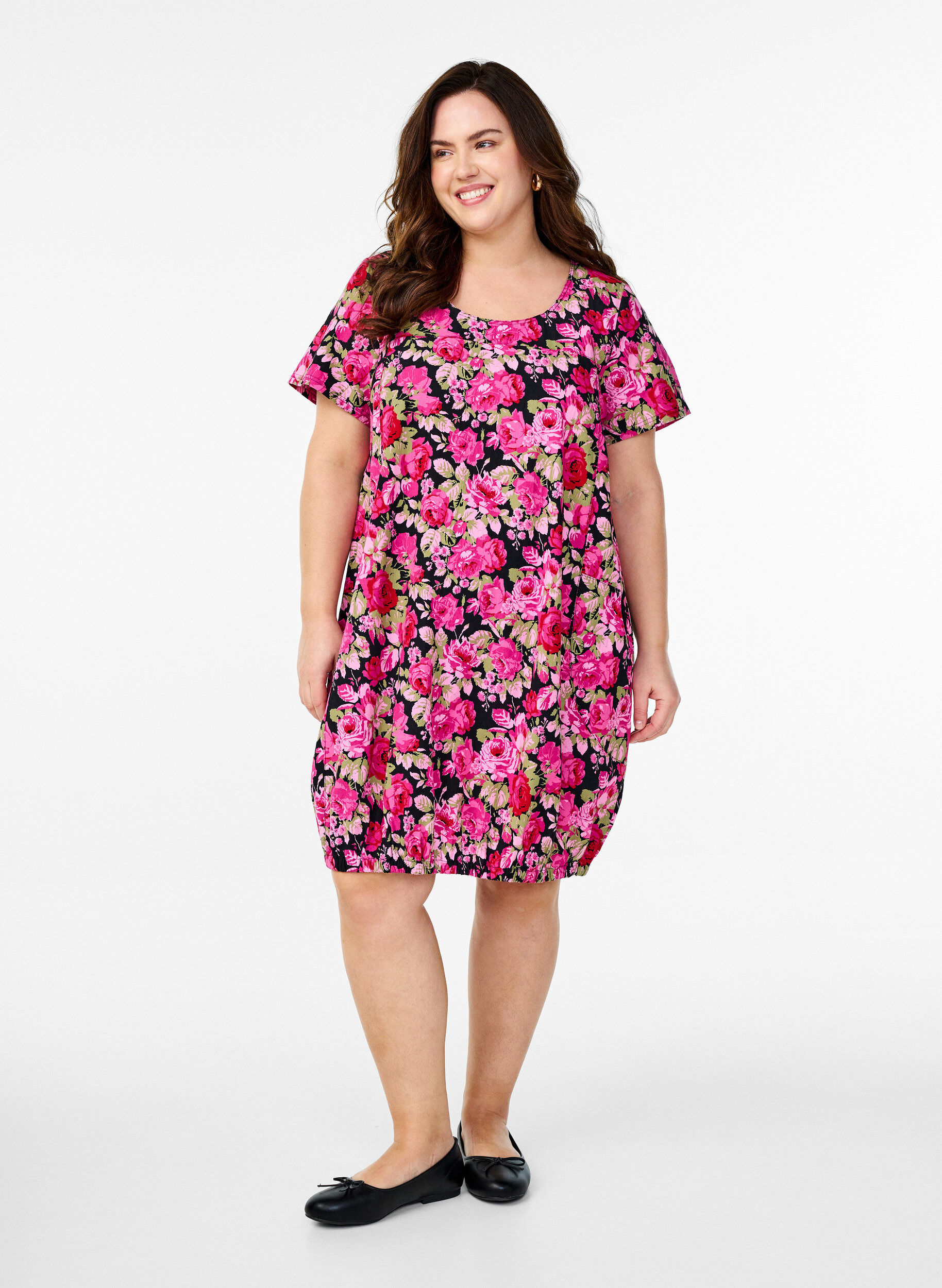 ZizziKurz&auml;rmliges Baumwollkleid mit Aufdruck, Schwarz, Model image number 1