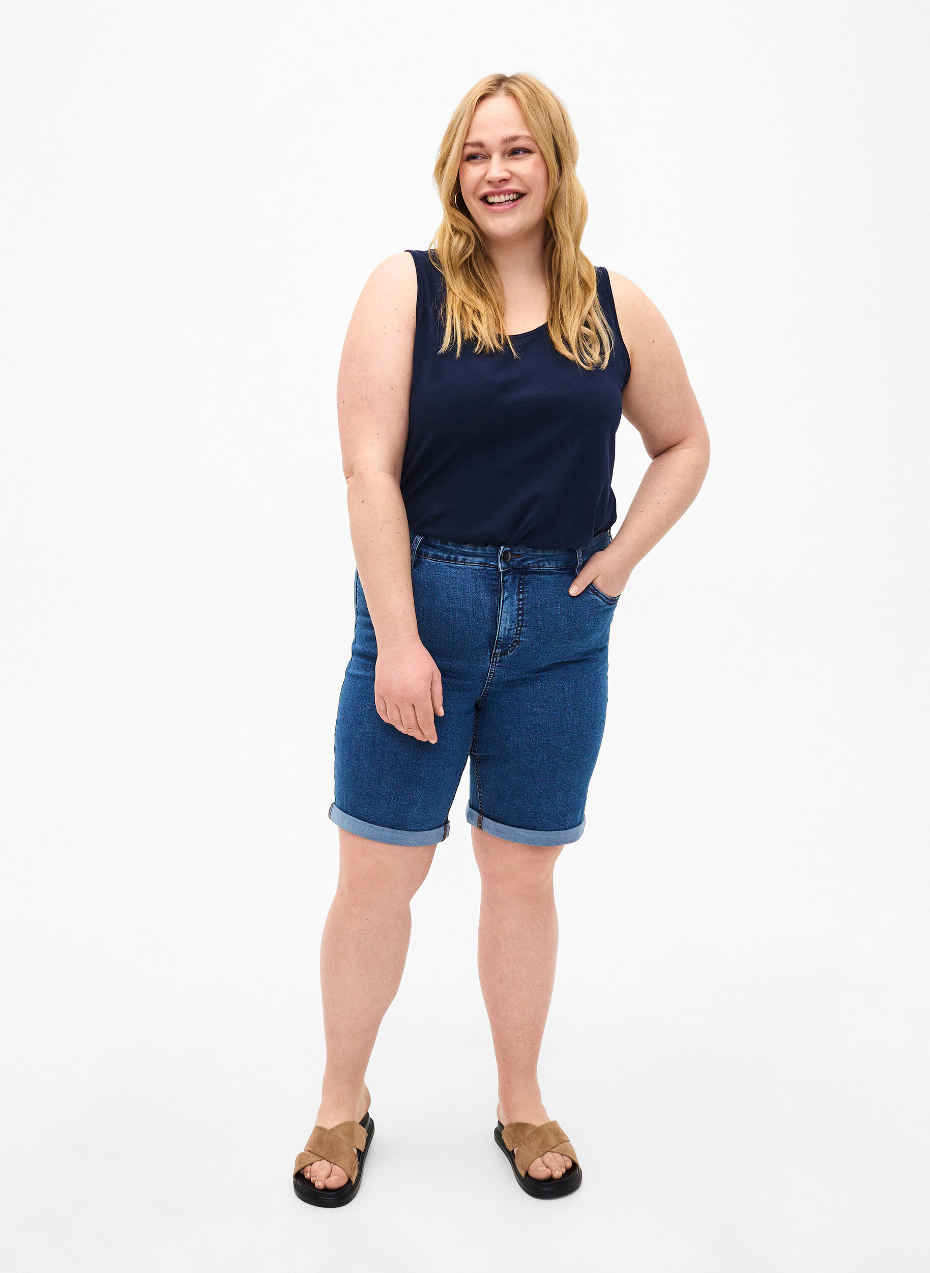 ZizziEng anliegende Denim-Shorts mit hoher Taille, Blue Denim, Model image number 3