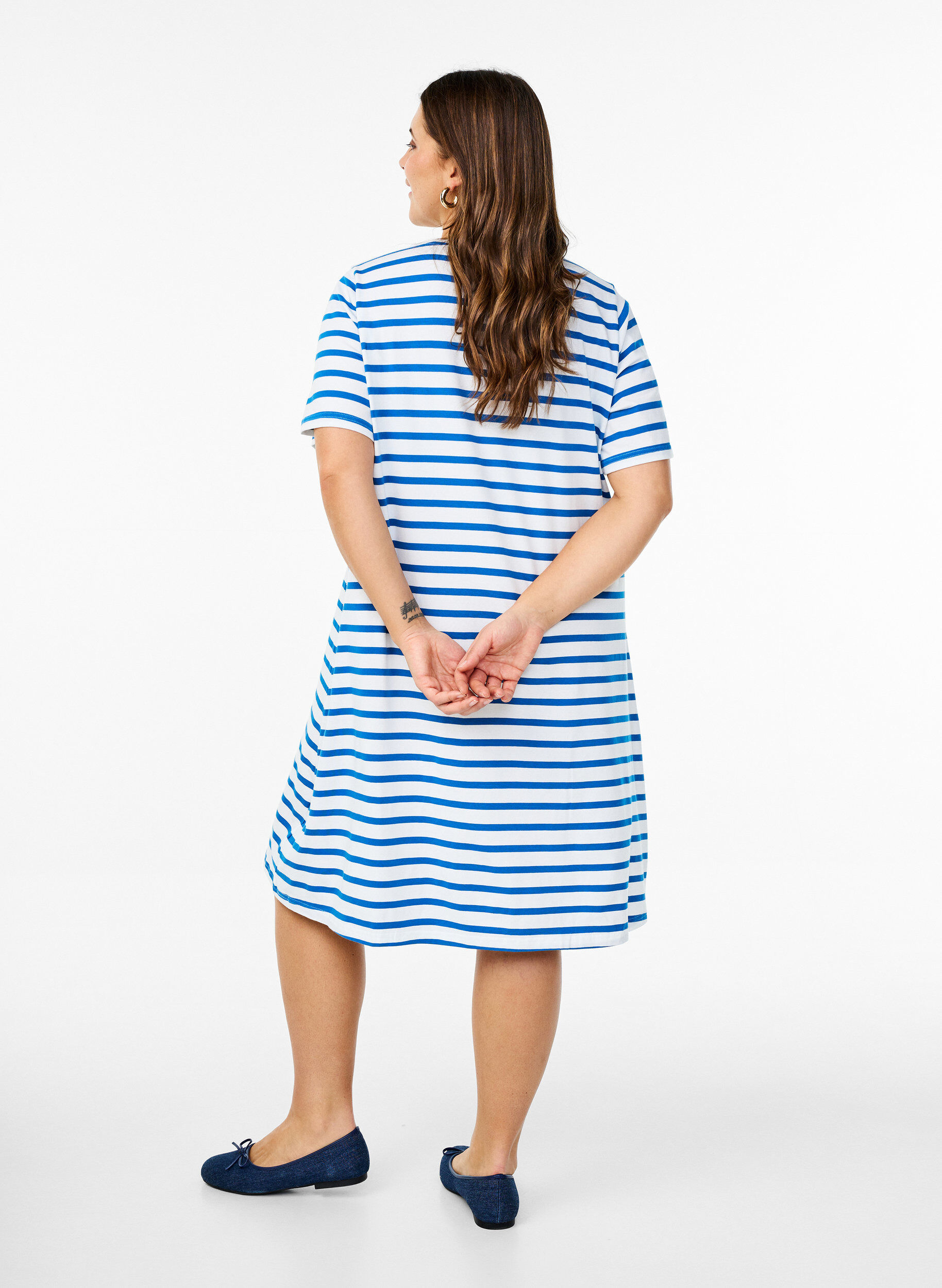 ZizziGestreiftes Jerseykleid mit kurzen &Auml;rmeln, Blau, Model image number 1