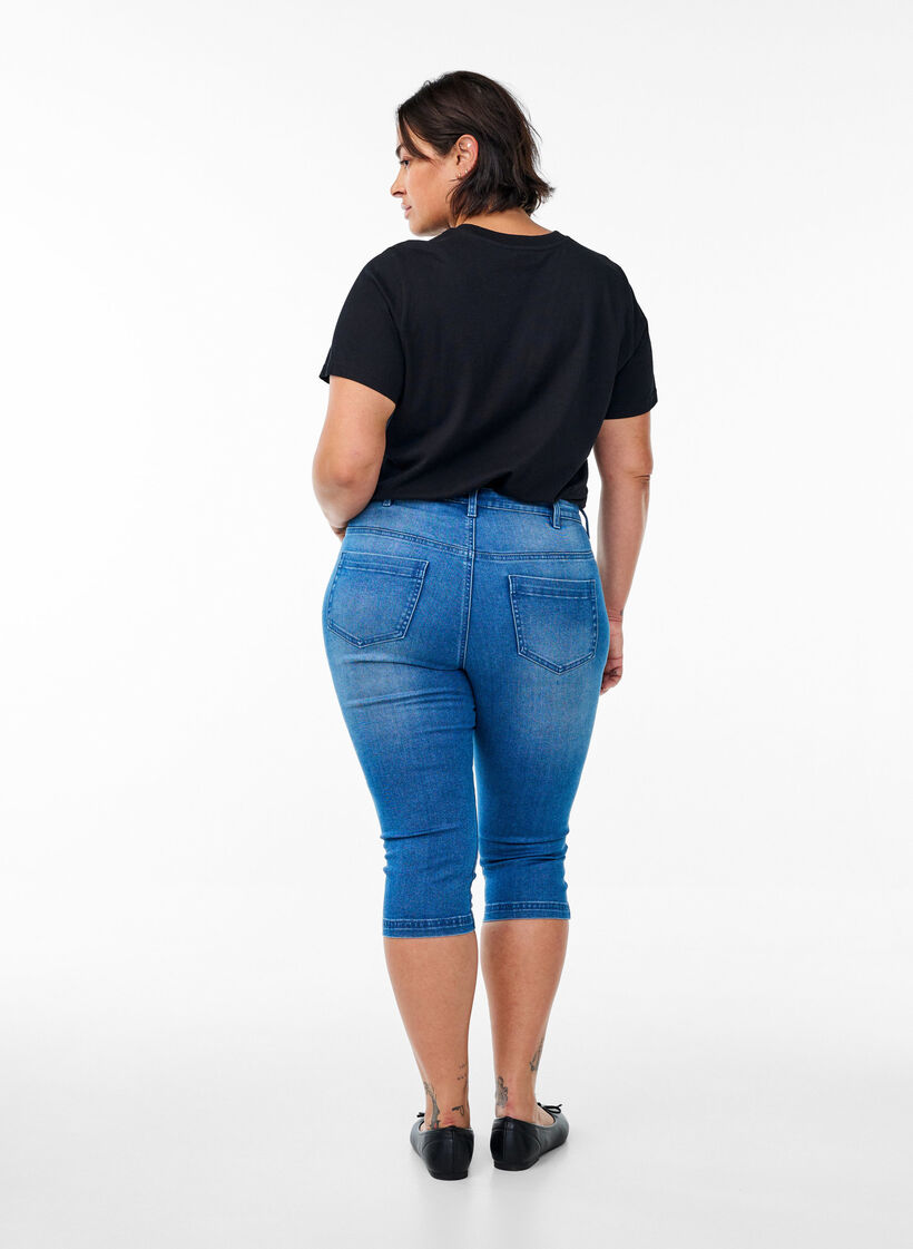 Hoch taillierte Amy Capri Jeans mit Super Slim Fit, Blau, Model image number 1