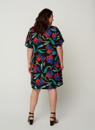 Kurzarm Kleid mit Blumenprint, Black Flower AOP, Model image number 1
