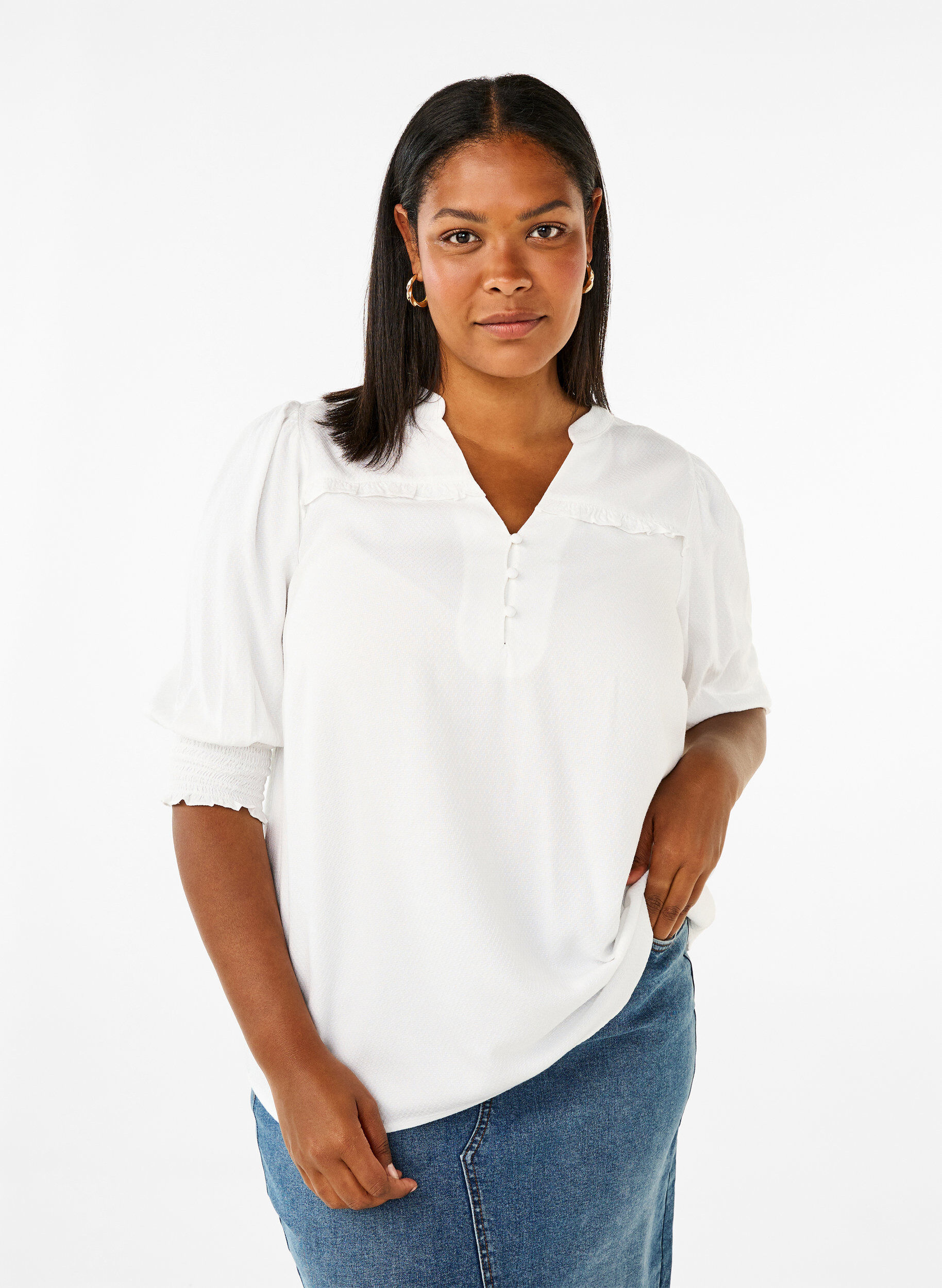 Zizzi Viskosebluse mit Smok- und R&uuml;schendetail, Bright White, Model image number 0