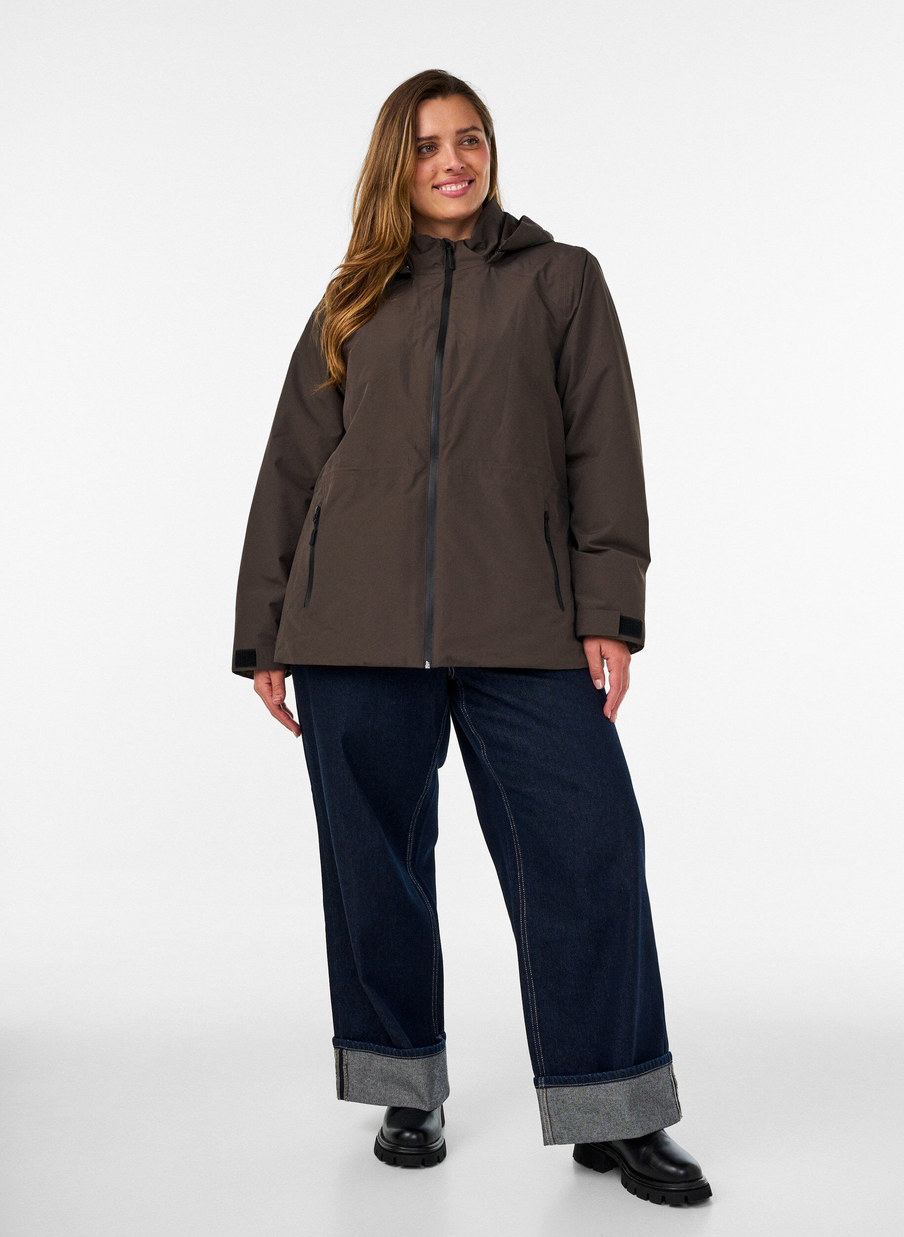 ZizziWasserdichte Winterjacke mit abnehmbarer Kapuze, Braun, Model image number 1