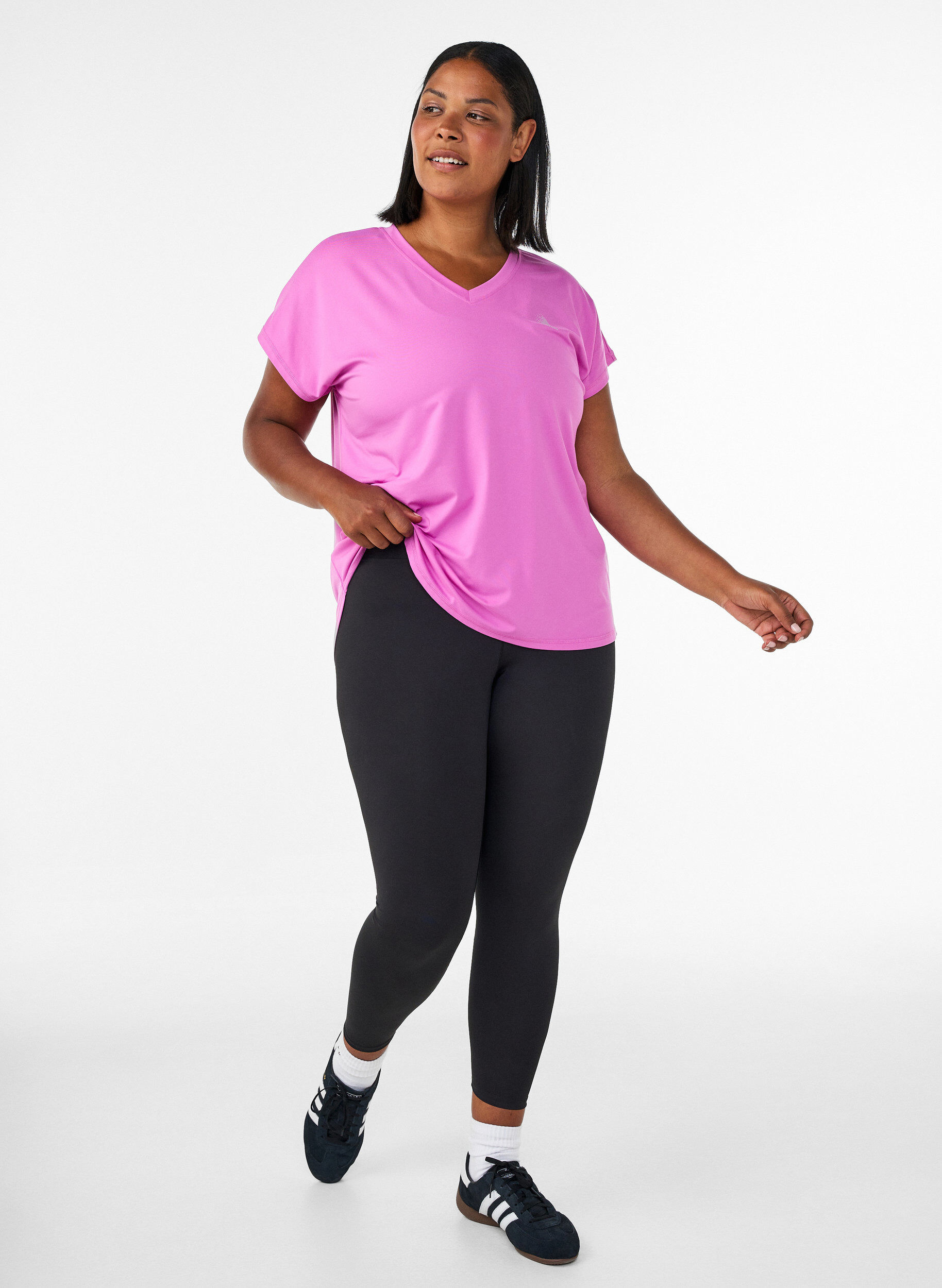 ZizziKurzarm Trainingsshirt mit V-Ausschnitt, Lila, Model image number 1