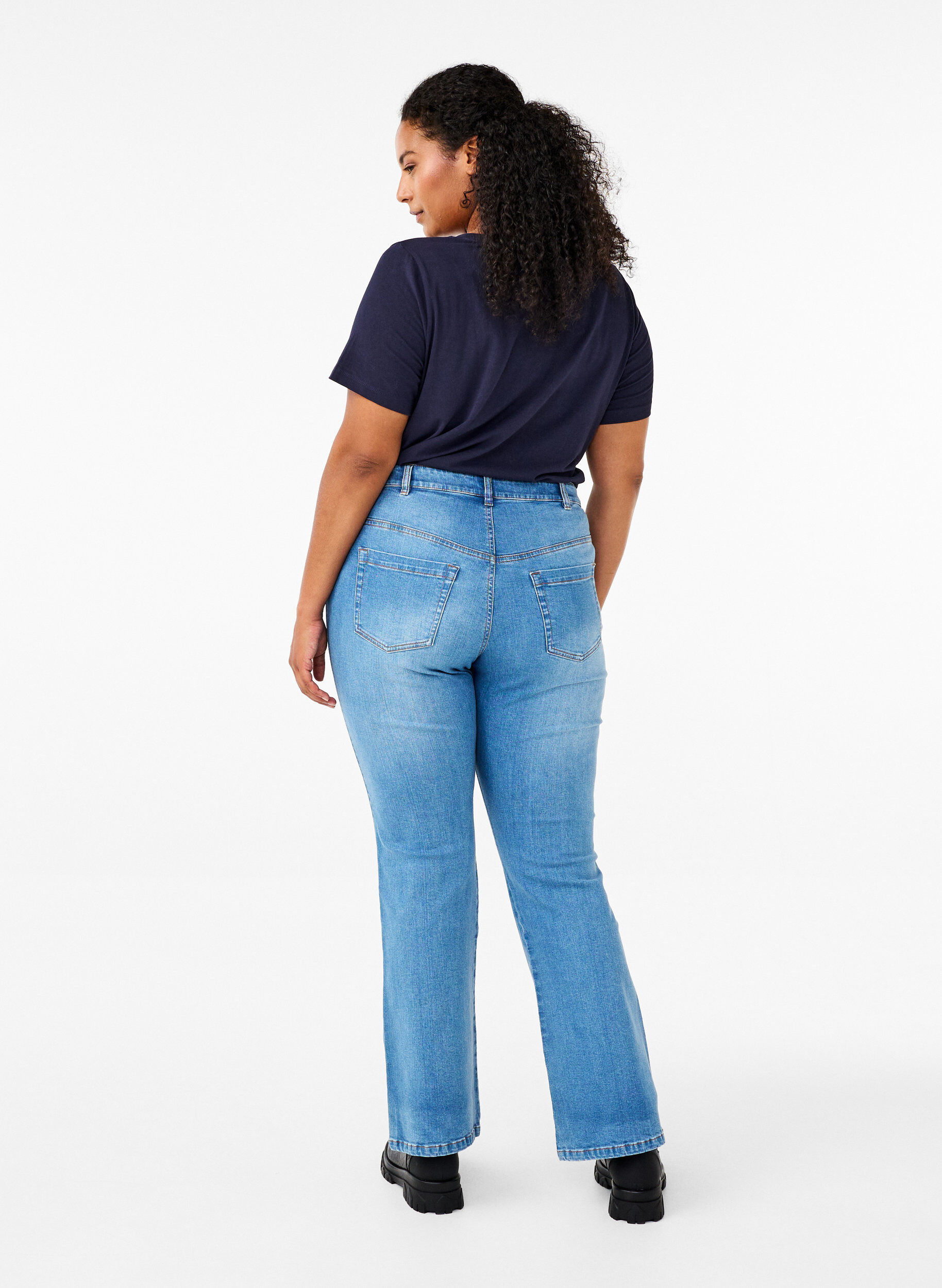 ZizziEllen Bootcut-Jeans mit hoher Taille, Blau, Model image number 1