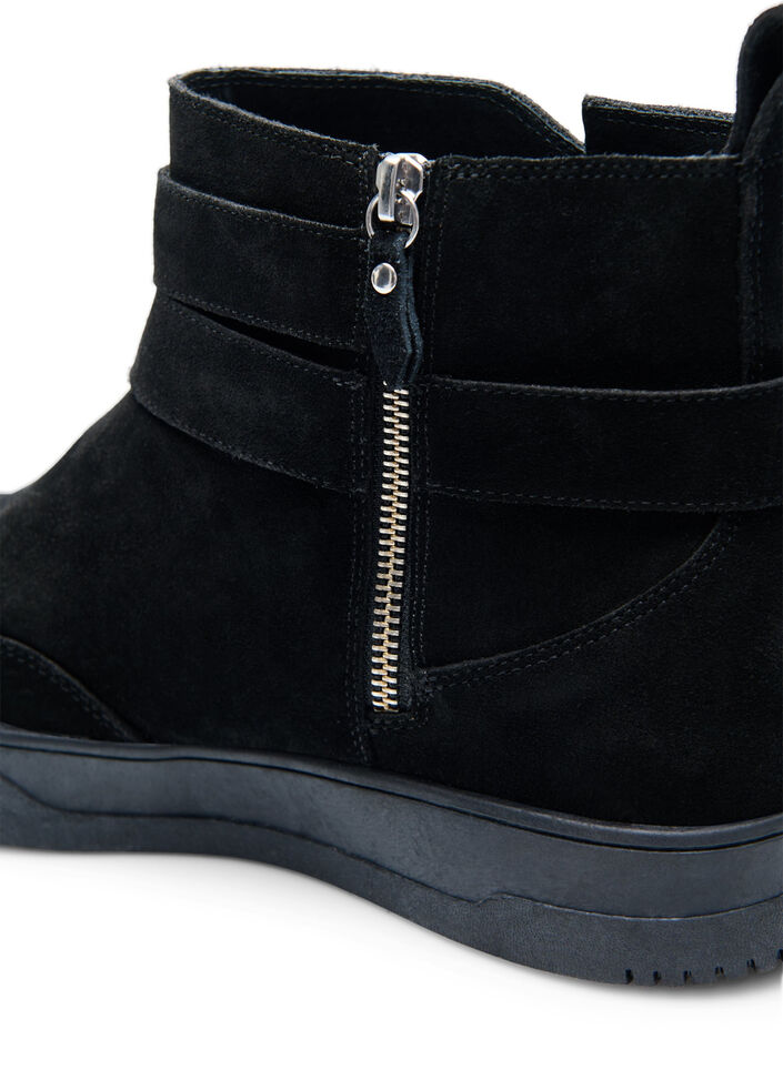 Kurzer, weit geschnittener Stiefel aus Wildleder, Black, Packshot image number 4