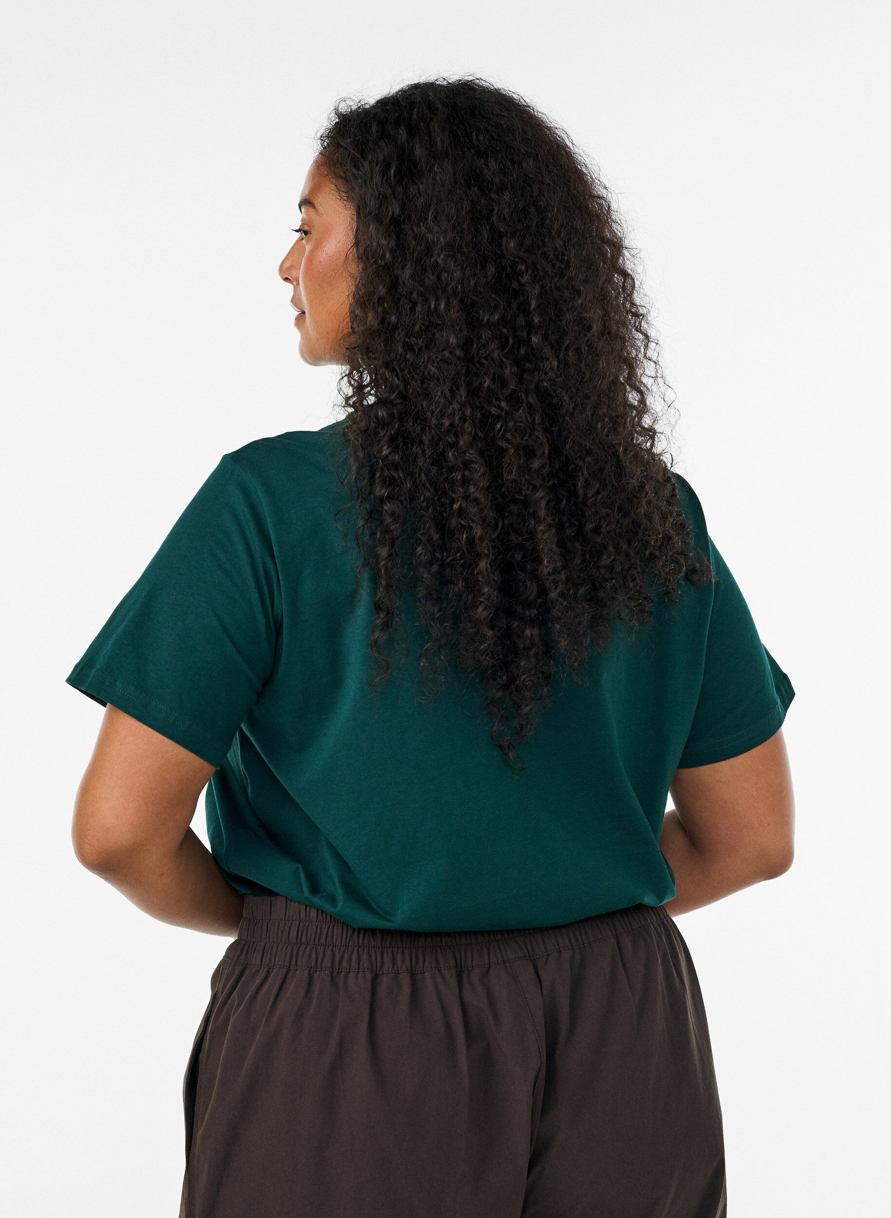 ZizziBasic T-Shirt aus Baumwolle mit Rundhalsausschnitt, Gr&uuml;n, Model image number 2