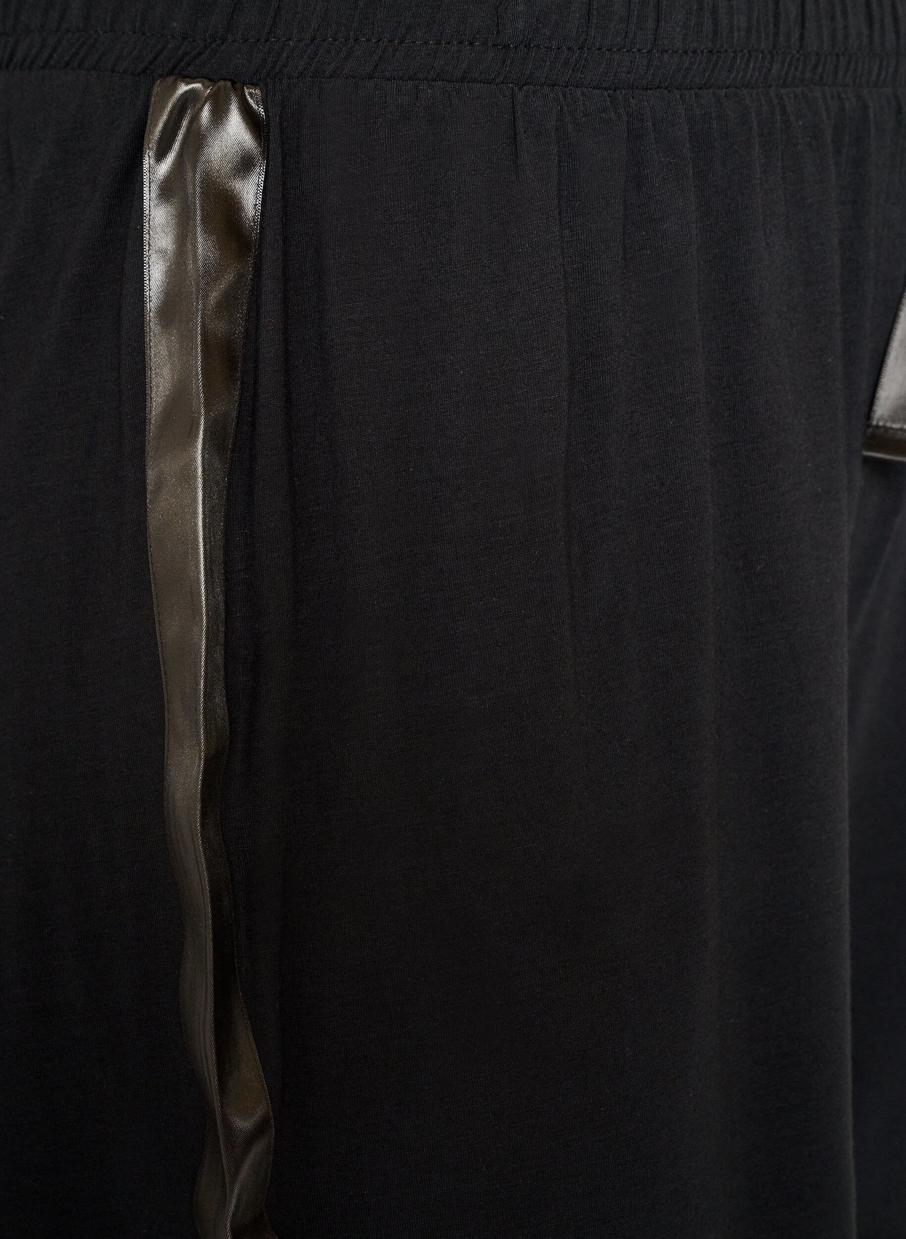 ZizziPyjamashorts aus Modal mit Kontrastband, Schwarz, Packshot image number 2