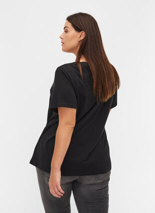 T-Shirt aus Bio-Baumwolle mit Print, Black Merci, Model image number 1