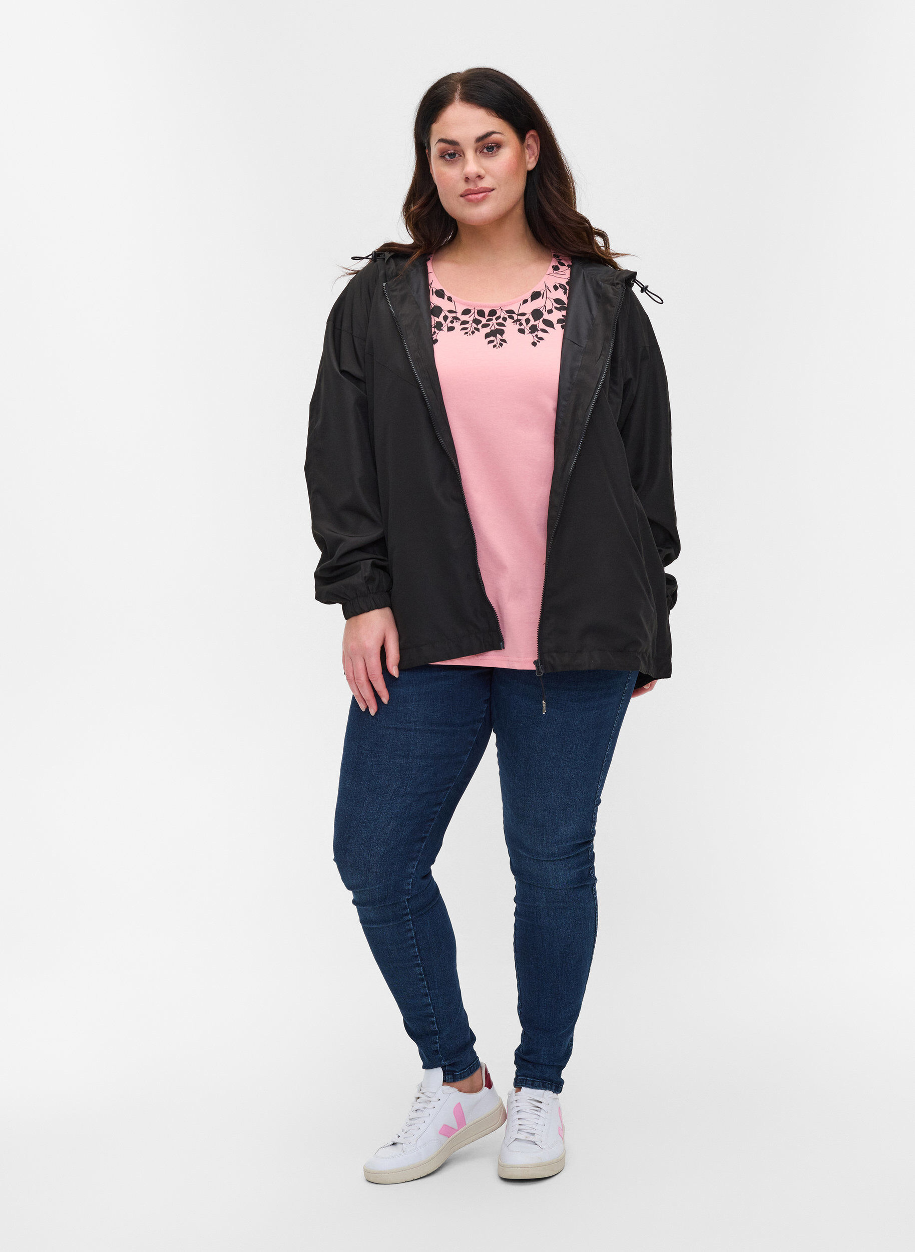 ZizziKurze Jacke mit Kapuze und verstellbarem Saum, Black, Model image number 2